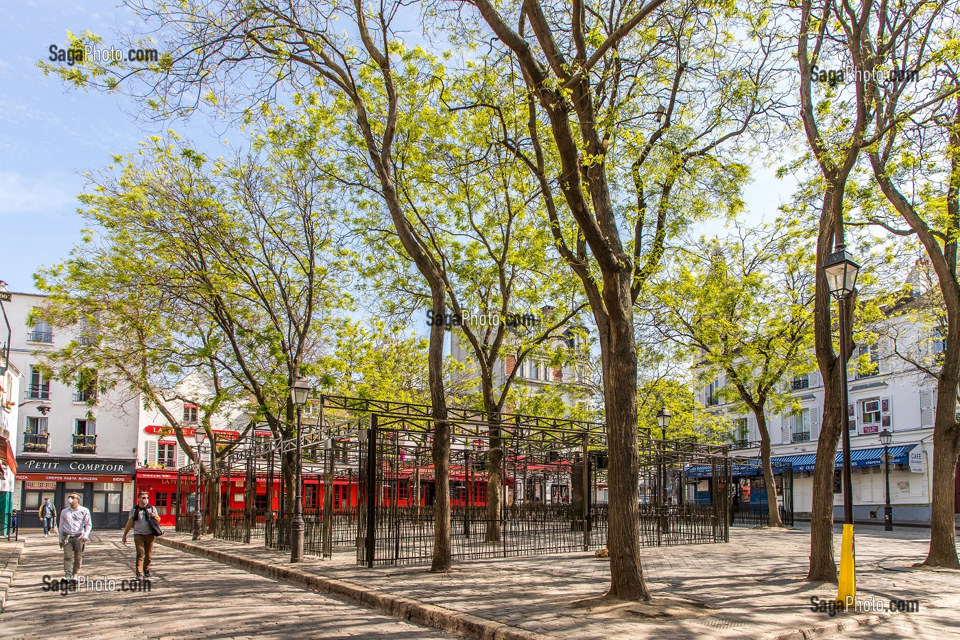 PLACE DU TERTRE DESERTE LORS DU CONFINEMENT DE LA PANDEMIE DU COVID 19, BUTTE MONTMARTRE, 18EME ARRONDISSEMENT, PARIS, ILE DE FRANCE, FRANCE, FRANCE, EUROPE 