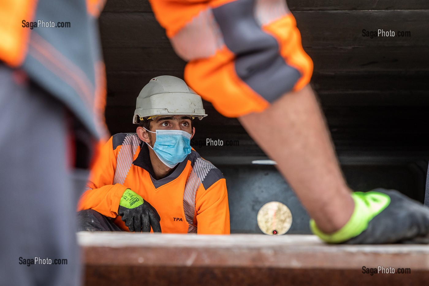 REPRISE DE L'ACTIVITE SUR UN CHANTIER BTP, DESORMAIS LE PORT DU MASQUE OBLIGATOIRE, LORS DE LA PANDEMIE DU COVID 19 