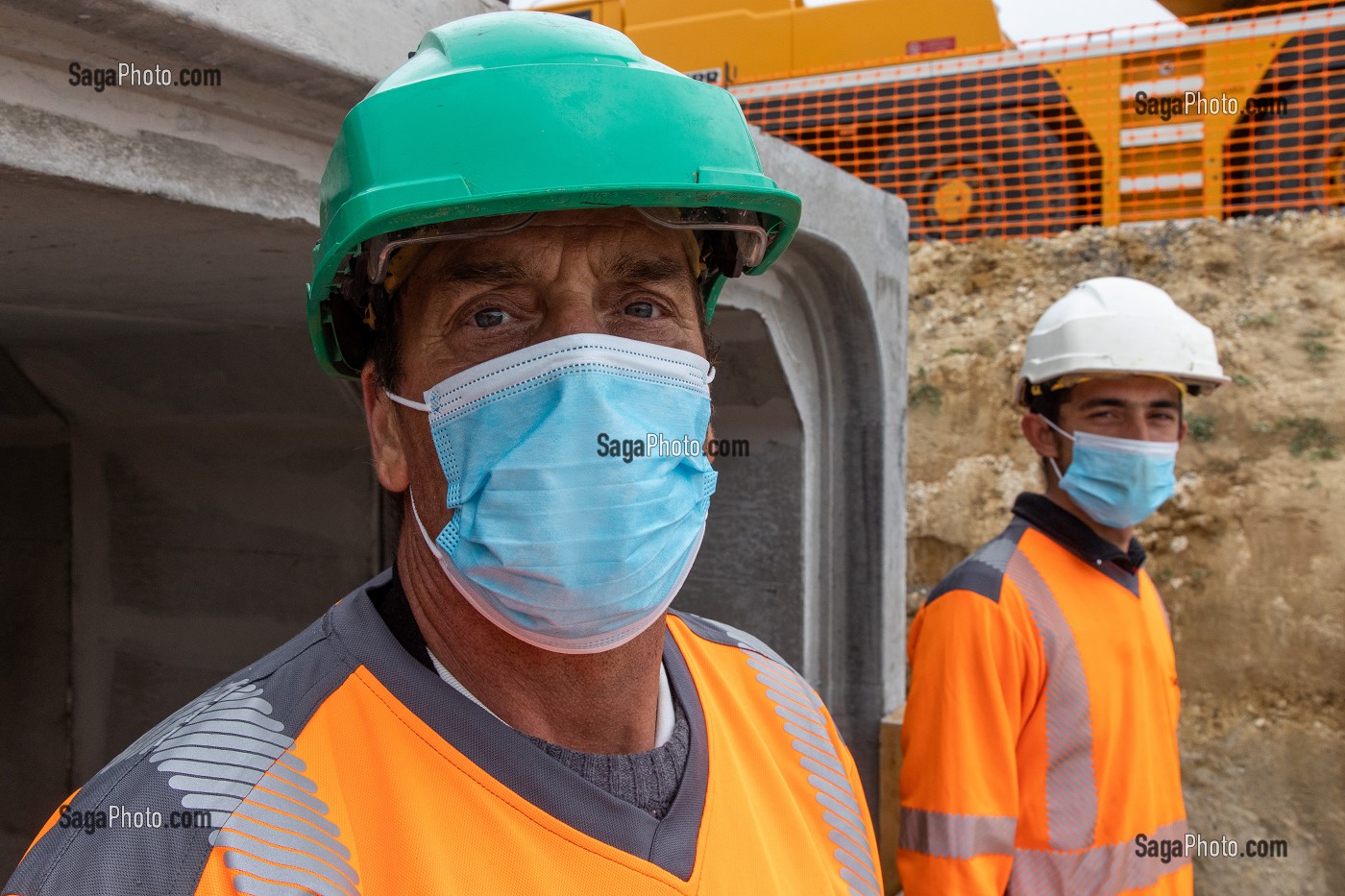 REPRISE DE L'ACTIVITE SUR UN CHANTIER BTP, DESORMAIS LE PORT DU MASQUE OBLIGATOIRE, LORS DE LA PANDEMIE DU COVID 19 