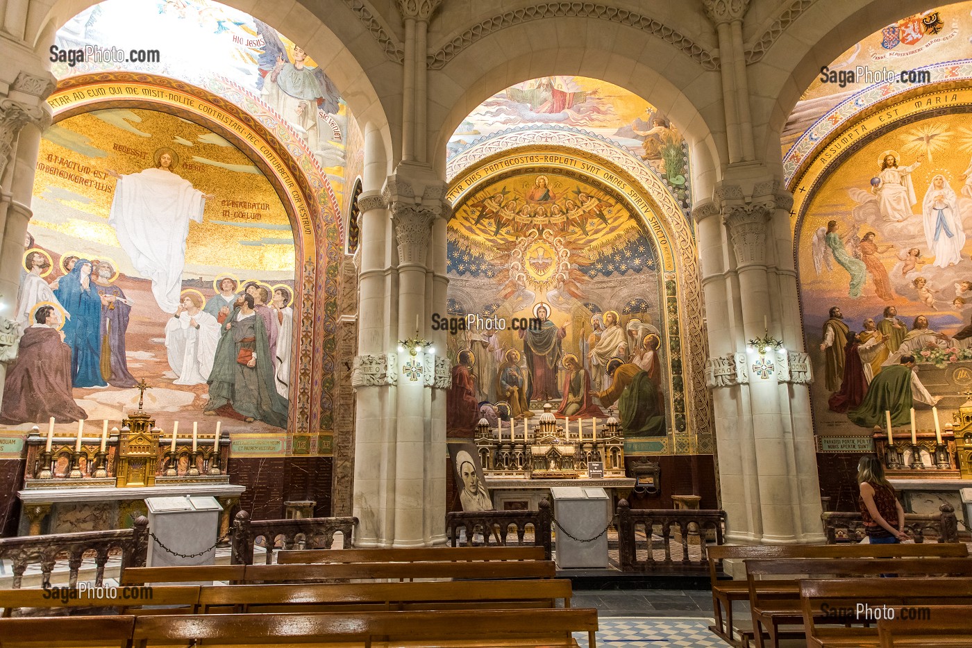 INTERIEUR DE LA BASILIQUE NOTRE DAME DU ROSAIRE, LOURDES, (65) HAUTES PYRENEES, NOUVELLE AQUITAINE, FRANCE 