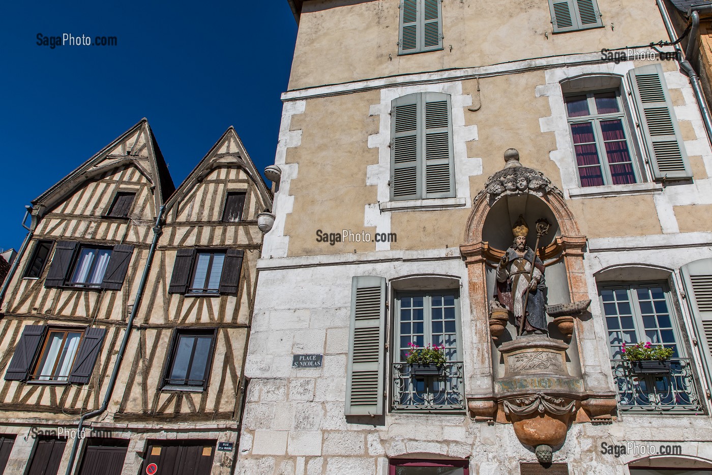 MAISONS A PANS DE BOIS, AUXERRE, YONNE, BOURGOGNE, FRANCE 