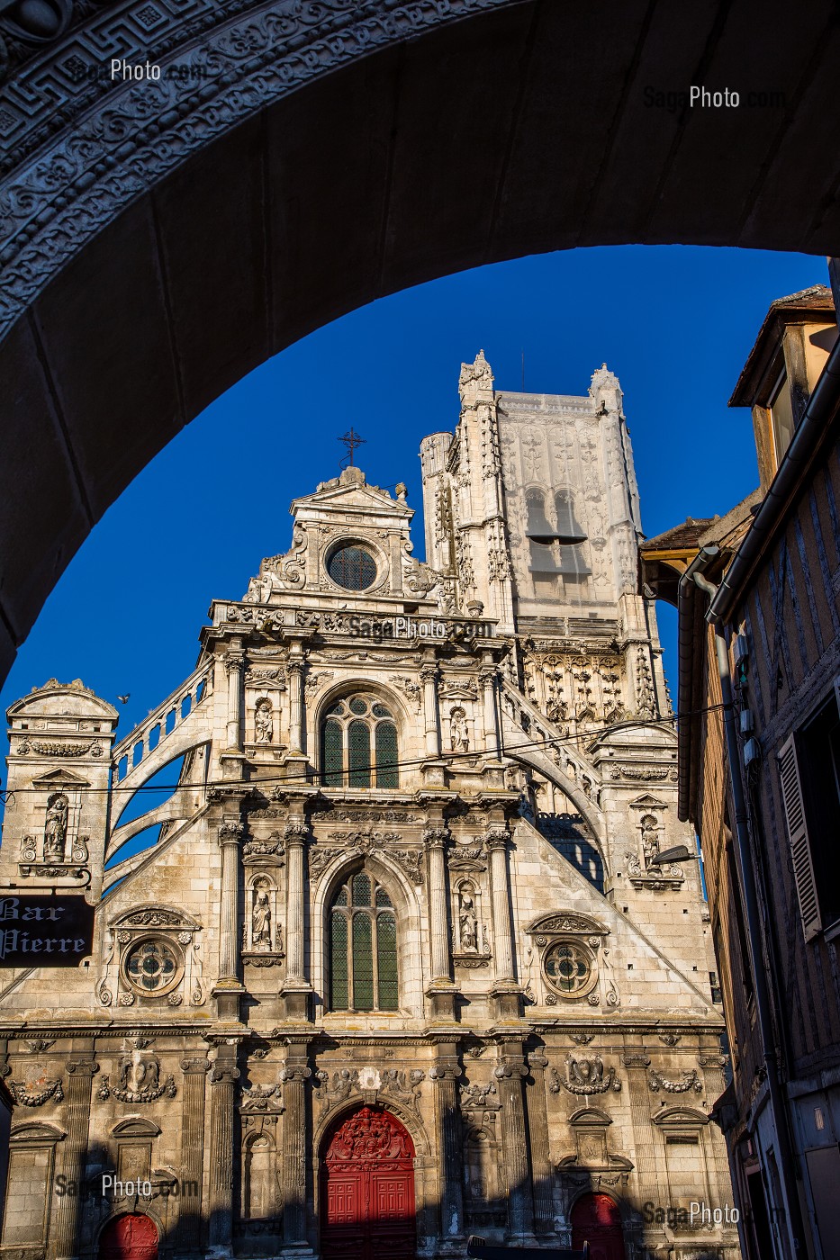 EGLISE SAINT PIERRE, AUXERRE, YONNE, BOURGOGNE, FRANCE 