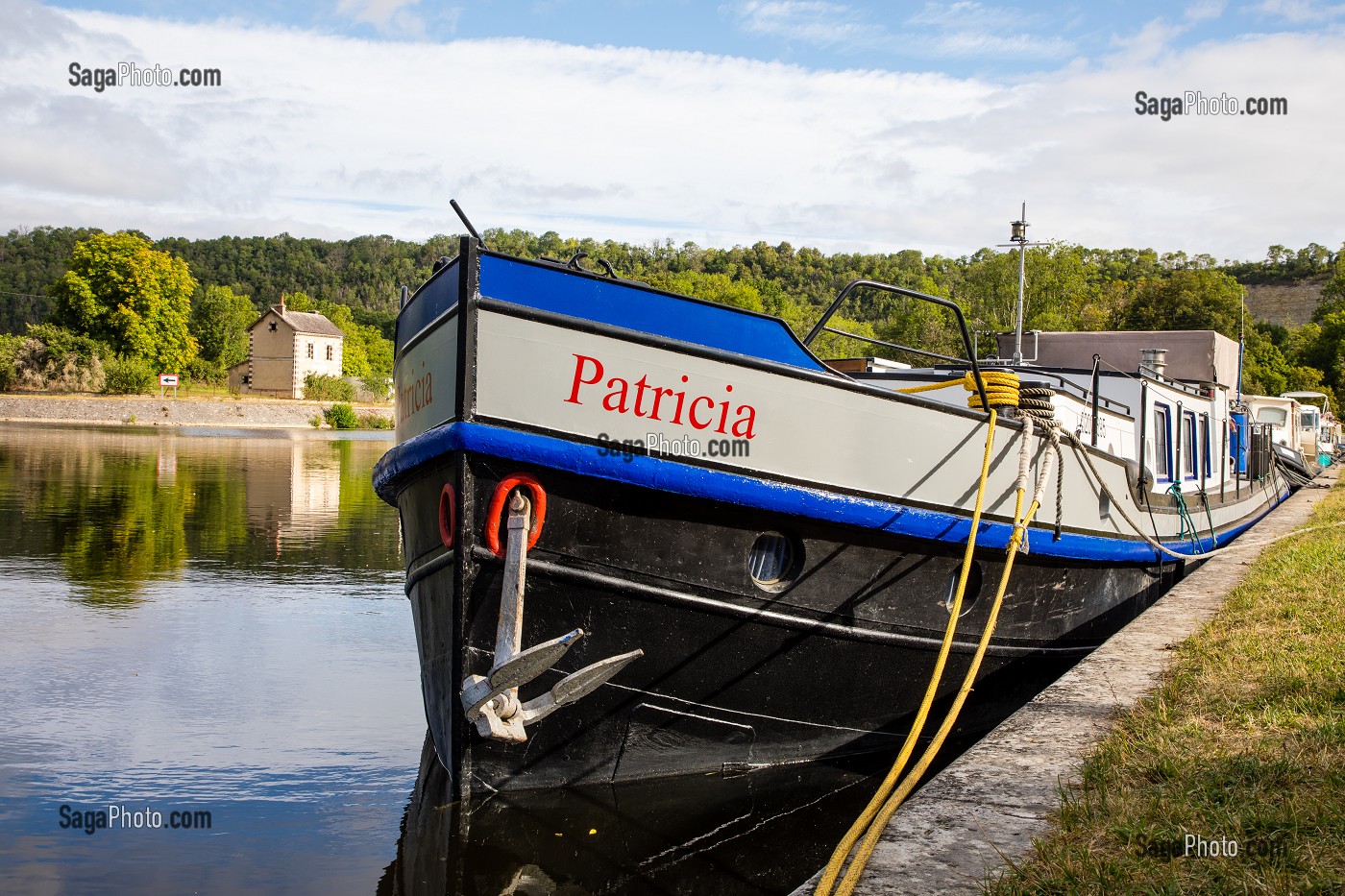 PORT FLUVIAL DE VERMENTON, YONNE, BOURGOGNE, FRANCE 