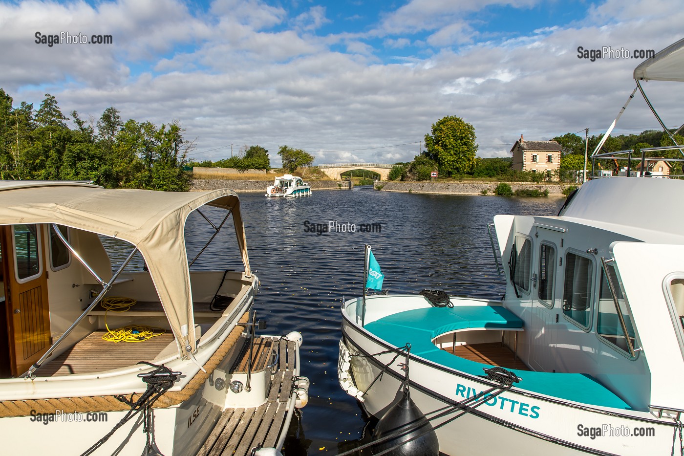 PORT FLUVIAL DE VERMENTON, YONNE, BOURGOGNE, FRANCE 