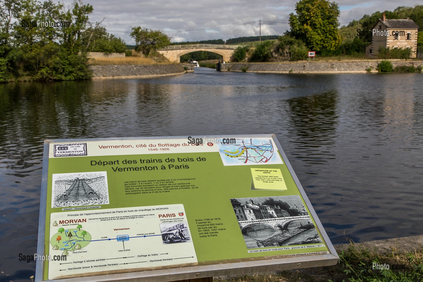 PORT FLUVIAL DE VERMENTON, YONNE, BOURGOGNE, FRANCE 