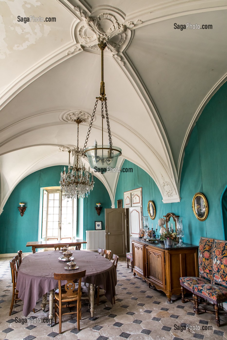 CHAMBRE D'HOTES, ABBAYE DE REIGNY, ANCIENNE ABBAYE CISTERCIENNE, VERMENTON, YONNE, BOURGOGNE, FRANCE 