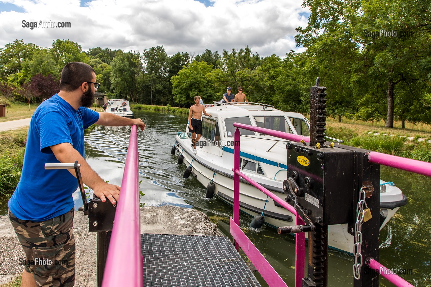 ECLUSE DES DAMES, CANAL DU NIVERNAIS, PREGILBERT, YONNE, BOURGOGNE, FRANCE 