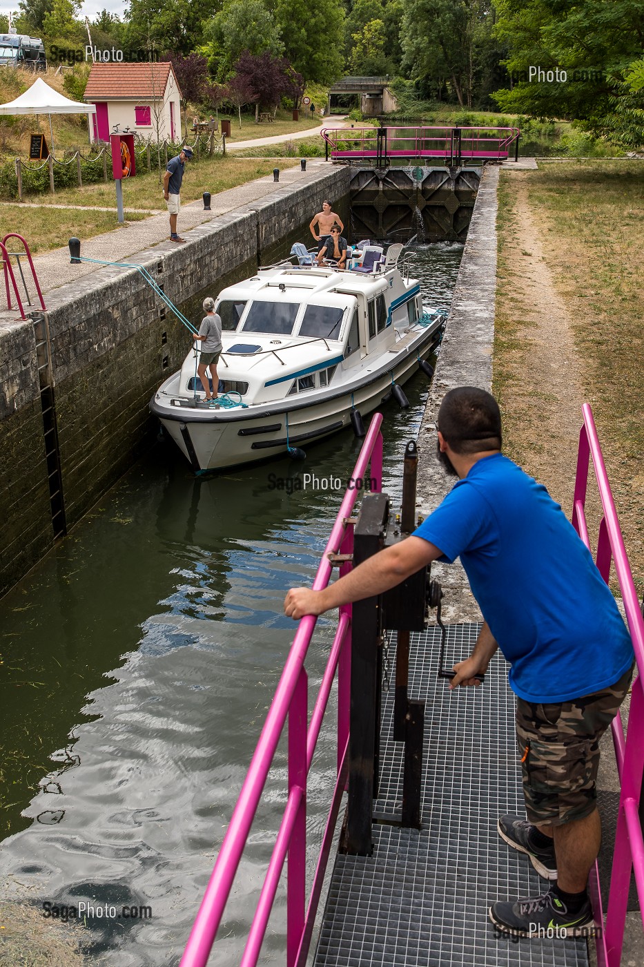 ECLUSE DES DAMES, CANAL DU NIVERNAIS, PREGILBERT, YONNE, BOURGOGNE, FRANCE 