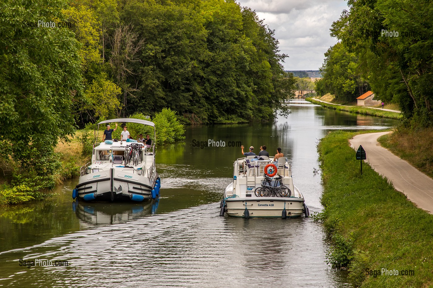 CANAL DU NIVERNAIS, ECLUSE DES DAMES, YONNE, BOURGOGNE, FRANCE 