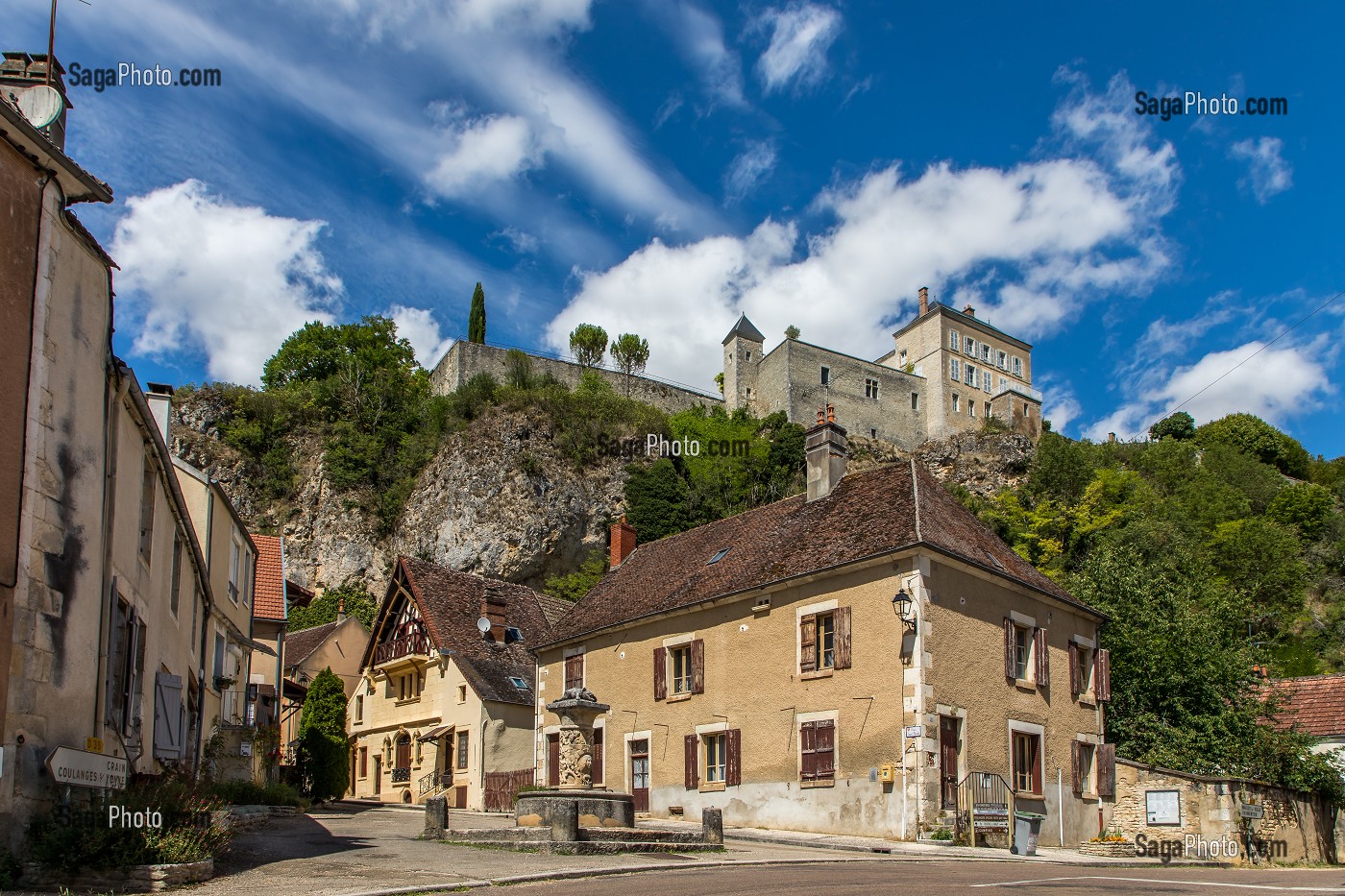 CHATEAU ET DONJON, MAILLY LE CHATEAU ET FONTAINE AU LOUP, YONNE, BOURGOGNE, FRANCE 