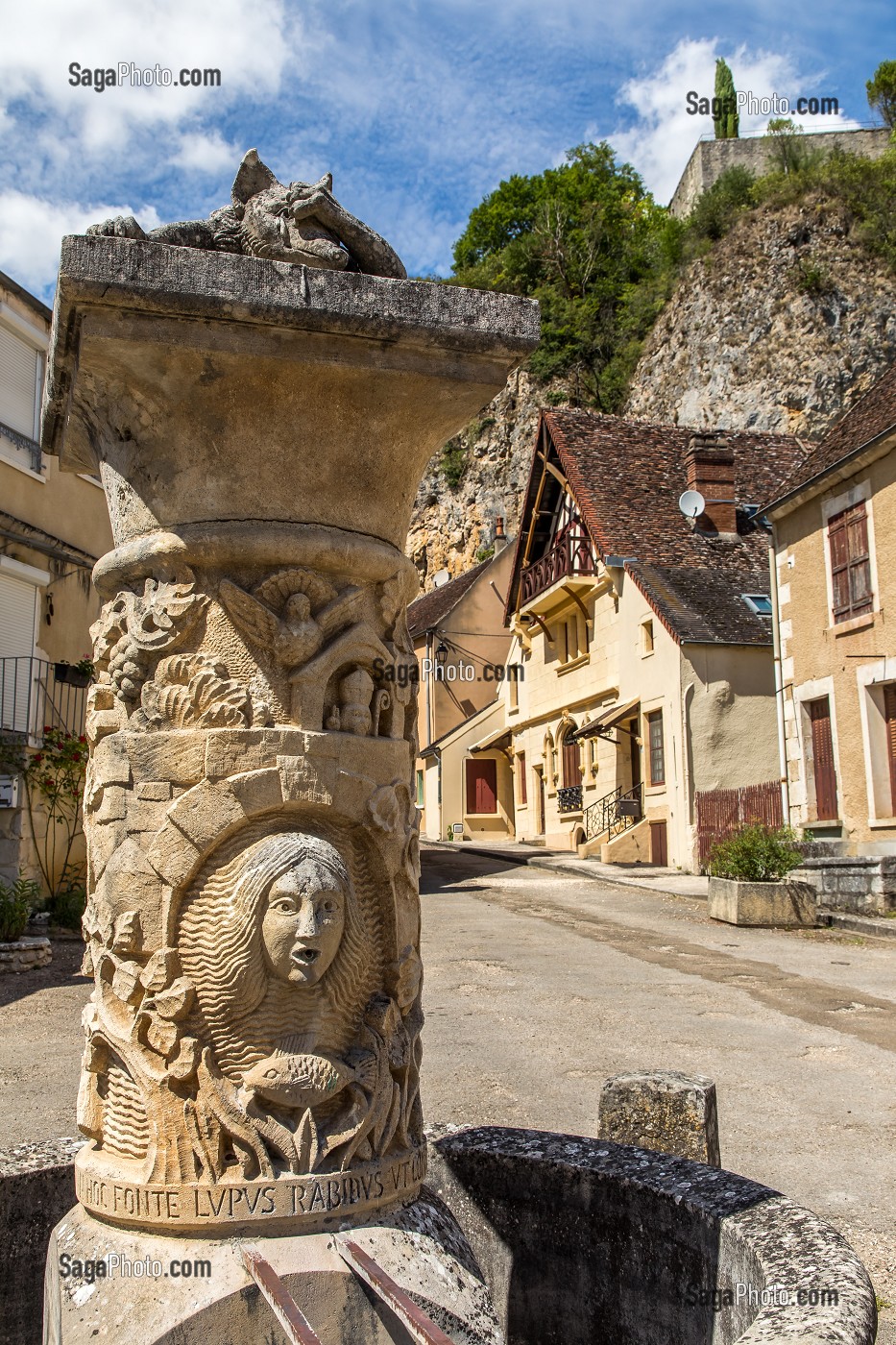 FONTAINE AU LOUP, MAILLY LE CHATEAU, YONNE, BOURGOGNE, FRANCE 