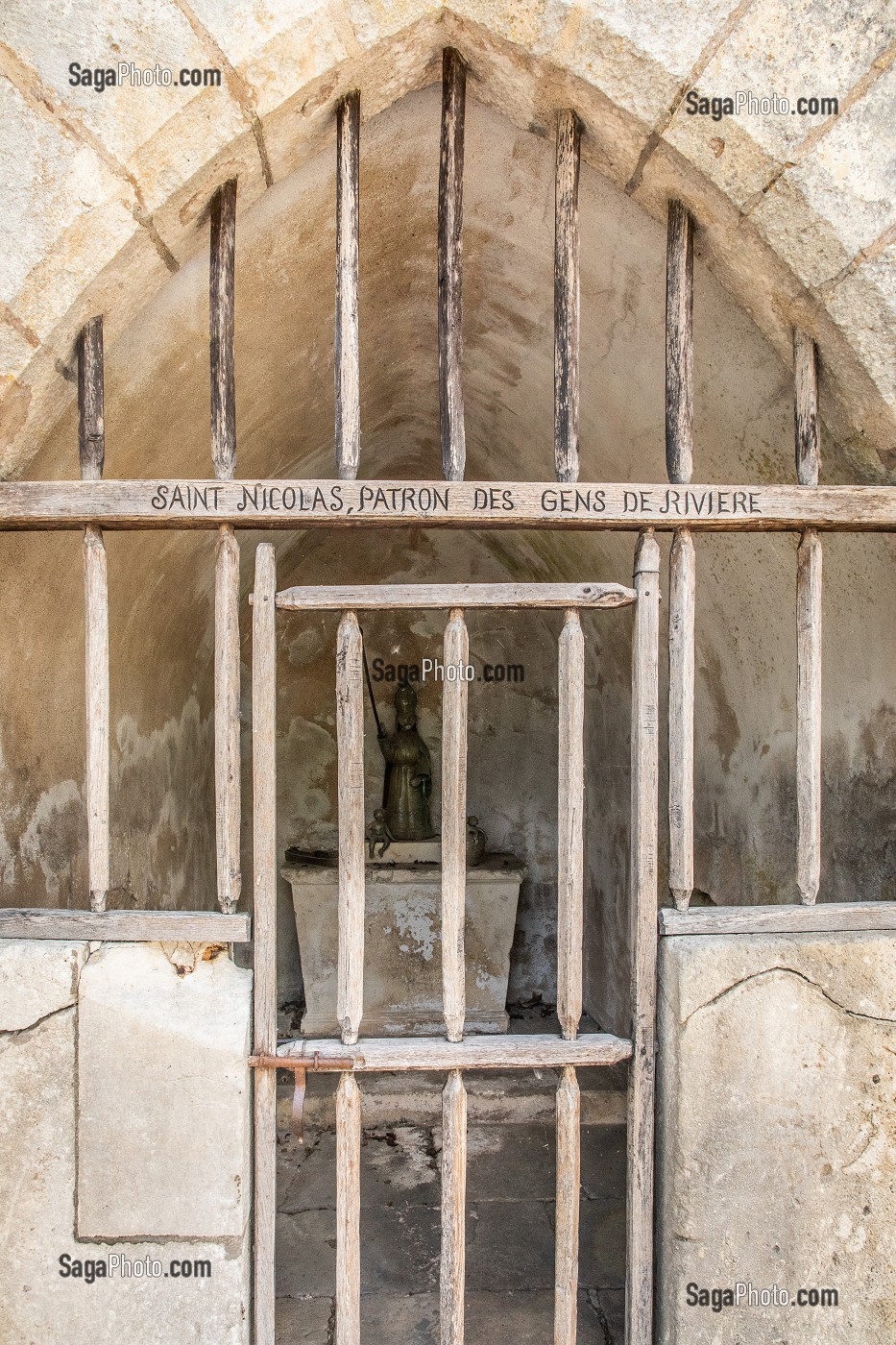 ORATOIRE DEDIE A SAINT-NICOLAS, PATRON DES GENS DE RIVIERE, MAILLY LE CHATEAU, YONNE, BOURGOGNE, FRANCE 