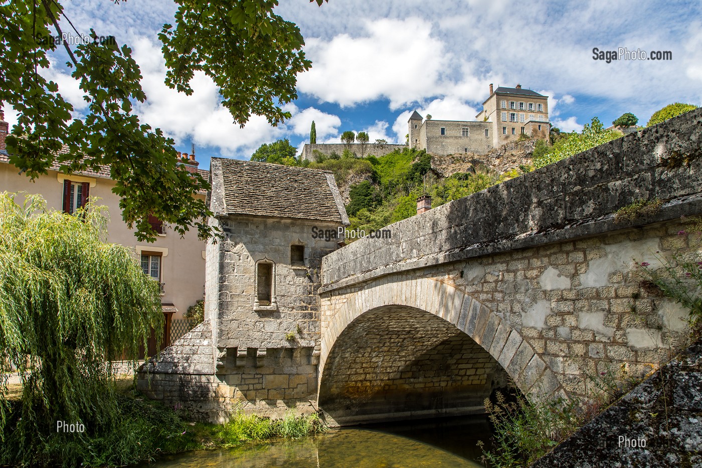 CHATEAU ET DONJON, MAILLY LE CHATEAU ET FONTAINE AU LOUP, YONNE, BOURGOGNE, FRANCE 