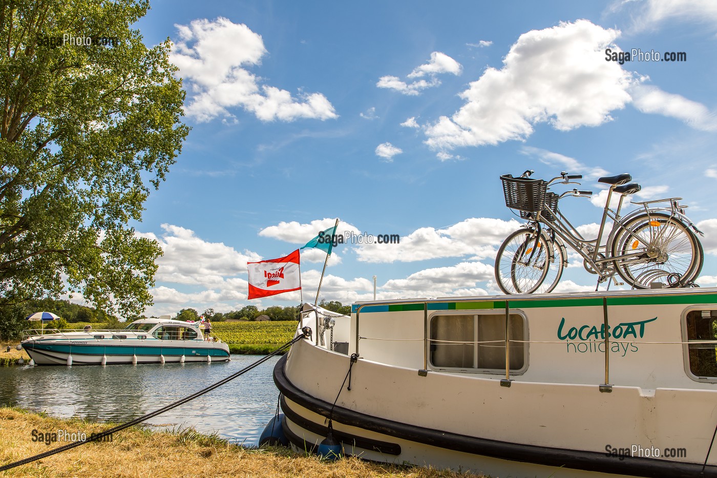 CANAL DU NIVERNAIS, PORT DE MAILLY LE CHATEAU, YONNE, BOURGOGNE, FRANCE 