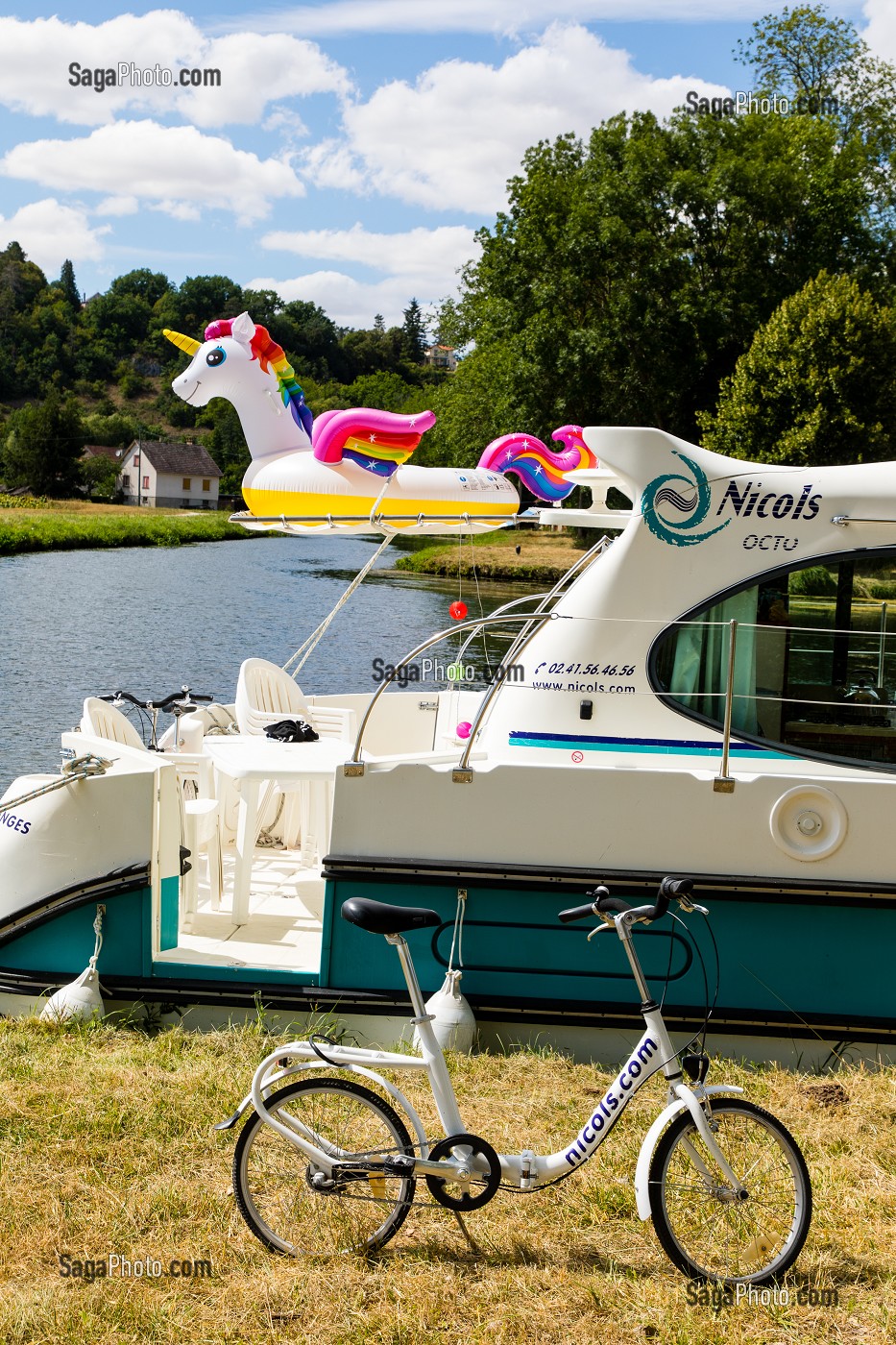 CANAL DU NIVERNAIS, PORT DE MAILLY LE CHATEAU, YONNE, BOURGOGNE, FRANCE 