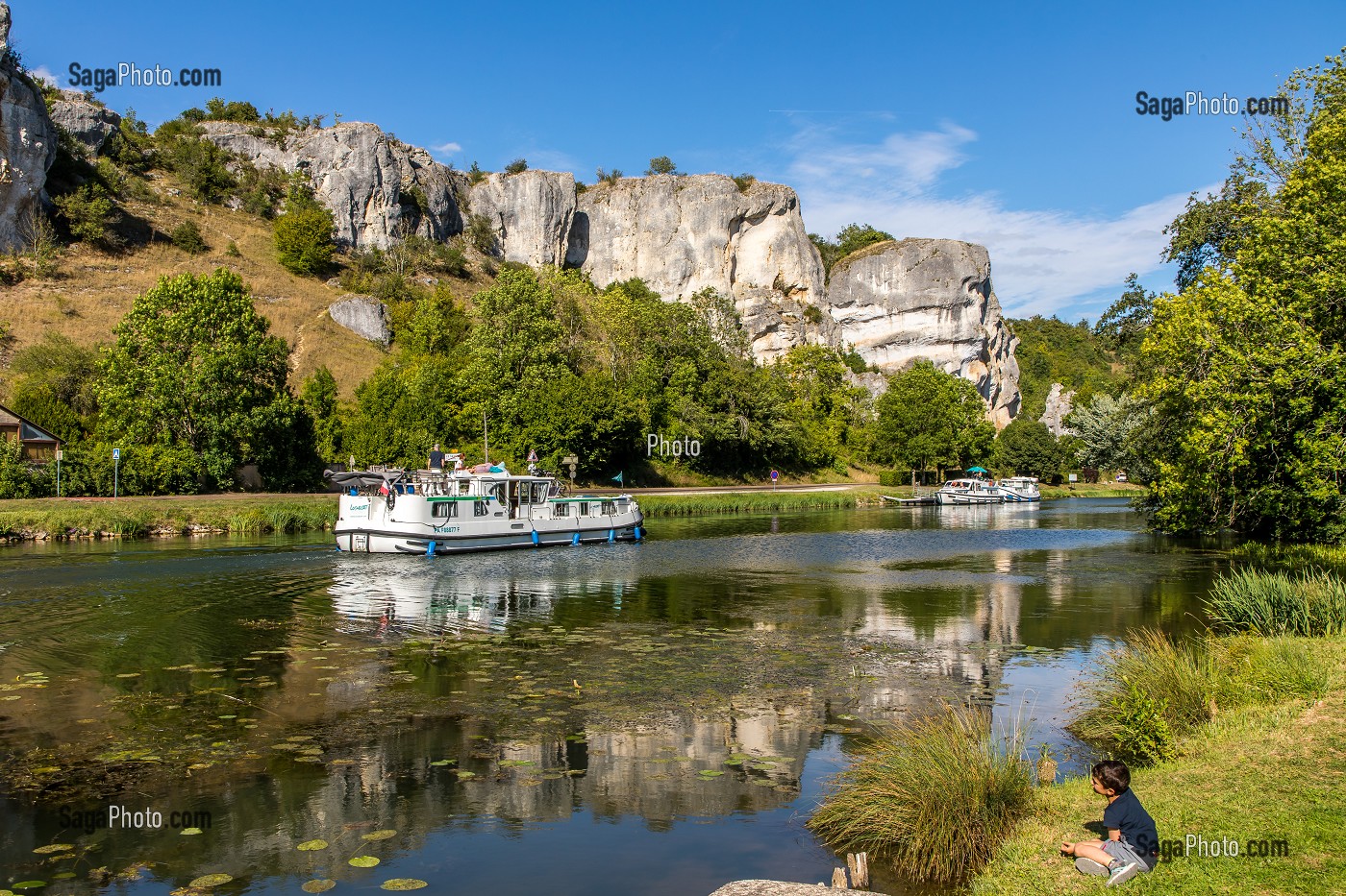 ROCHERS DU SAUSSOIS, FALAISE CALCAIRE DE 60 M DE HAUT, VESTIGES D’UN RECIF CORALLIEN SURPLOMBANT LE CANAL DU NIVERNAIS, MERRY SUR YONNE, YONNE, BOURGOGNE, FRANCE 