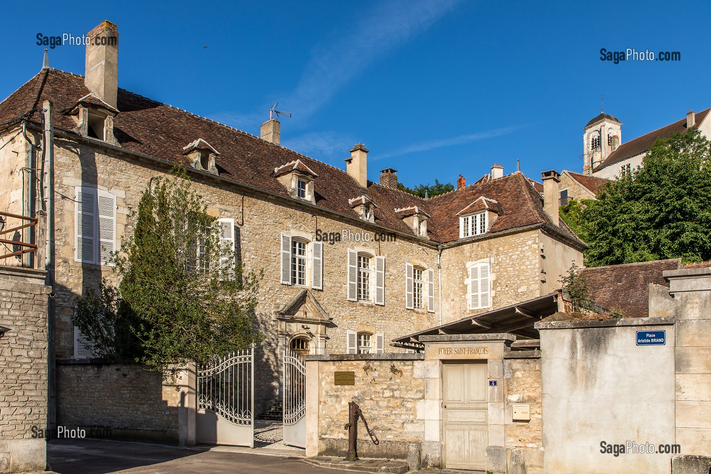 CHAMBRE ET TABLE D'HOTES, DEMEURE SAINT FRANCOIS, CHATEL CENSOIR, YONNE, BOURGOGNE, FRANCE 