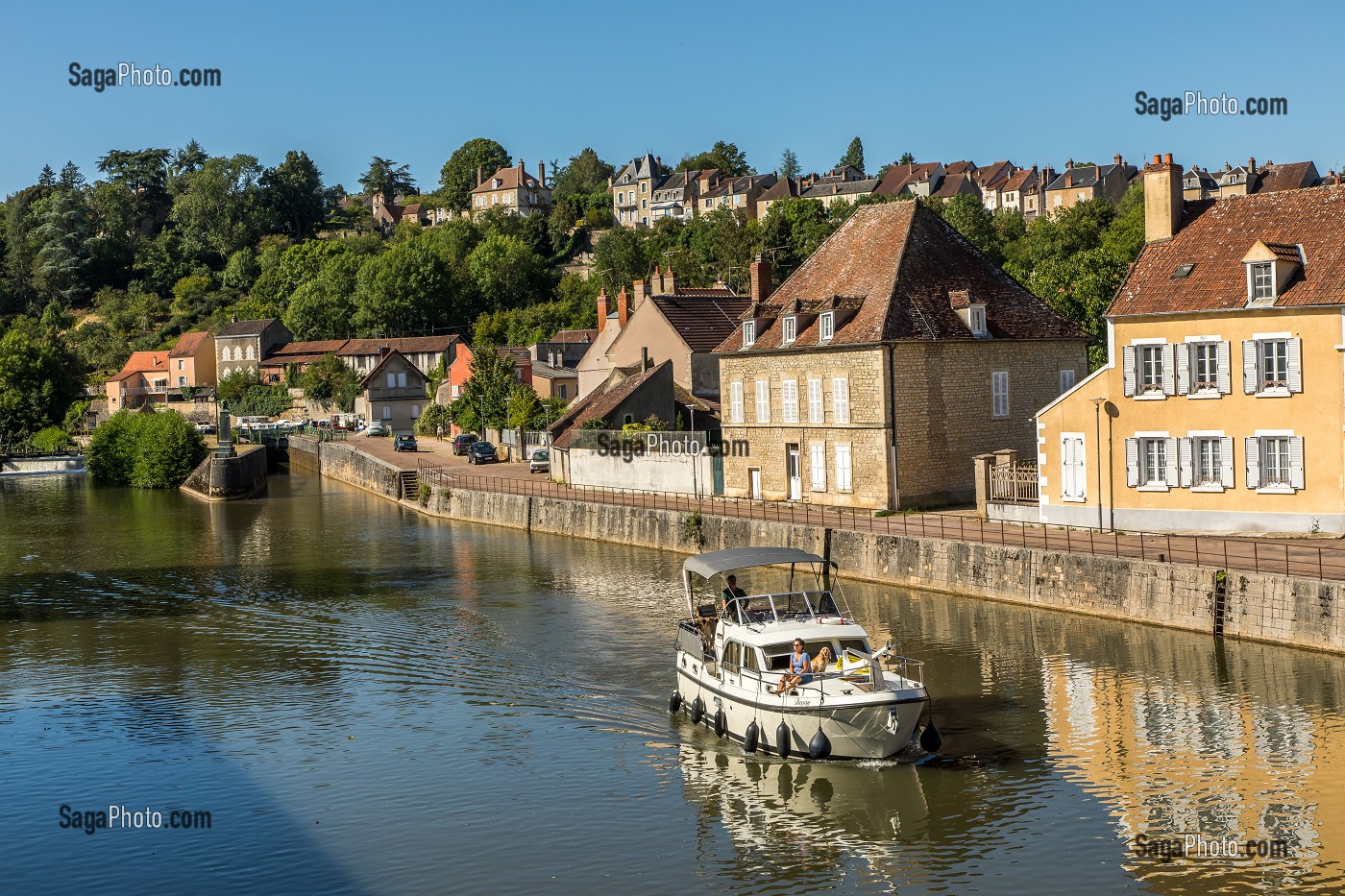 ECLUSE SUR L'YONNE PORT DE CLAMECY, CLAMECY, NIEVRE, BOURGOGNE, FRANCE 