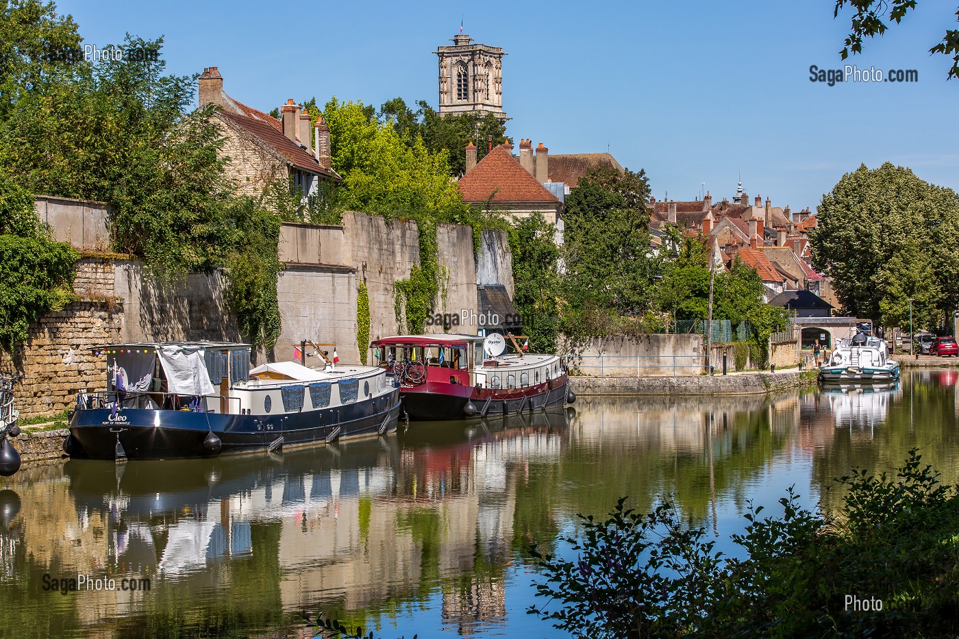 PORT, COLLEGIALE SAINT-MARTIN ET VILLE CLAMECY, NIEVRE, BOURGOGNE, FRANCE 