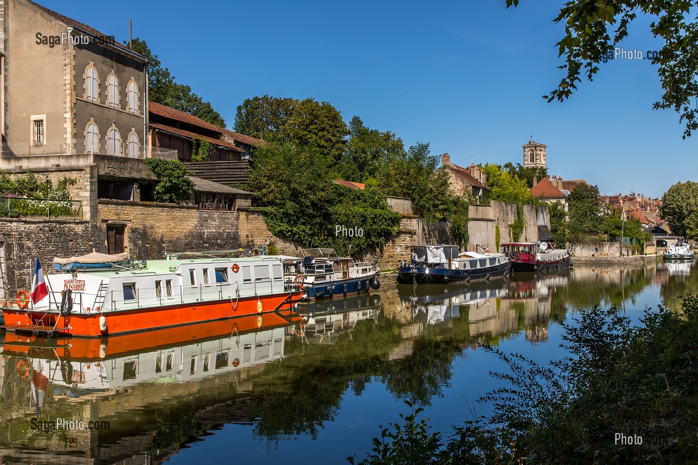 PORT, COLLEGIALE SAINT-MARTIN ET VILLE CLAMECY, NIEVRE, BOURGOGNE, FRANCE 