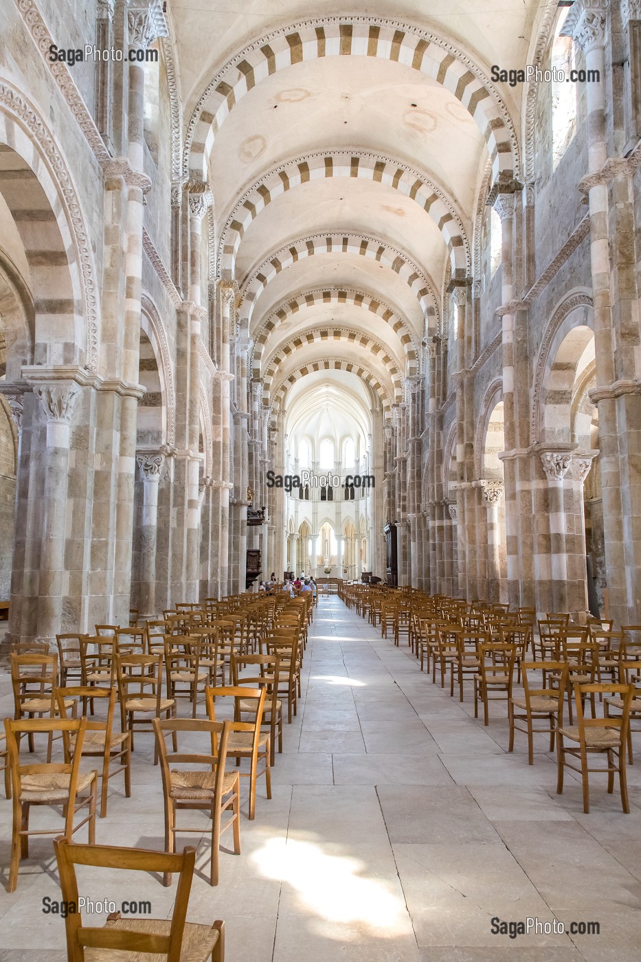 NEF, BASILIQUE SAINTE MARIE MADELEINE, VEZELAY, YONNE, BOURGOGNE, FRANCE 