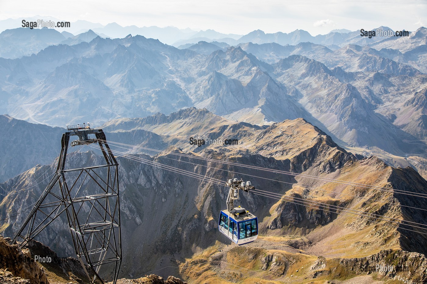 TELECABINE DU PIC DU MIDI DE BIGORRE, ALTITUDE DE 2876 METRES, BAGNERES DE BIGORRE, HAUTES PYRENEES, MIDI PYRENEES, OCCITANIE, FRANCE 