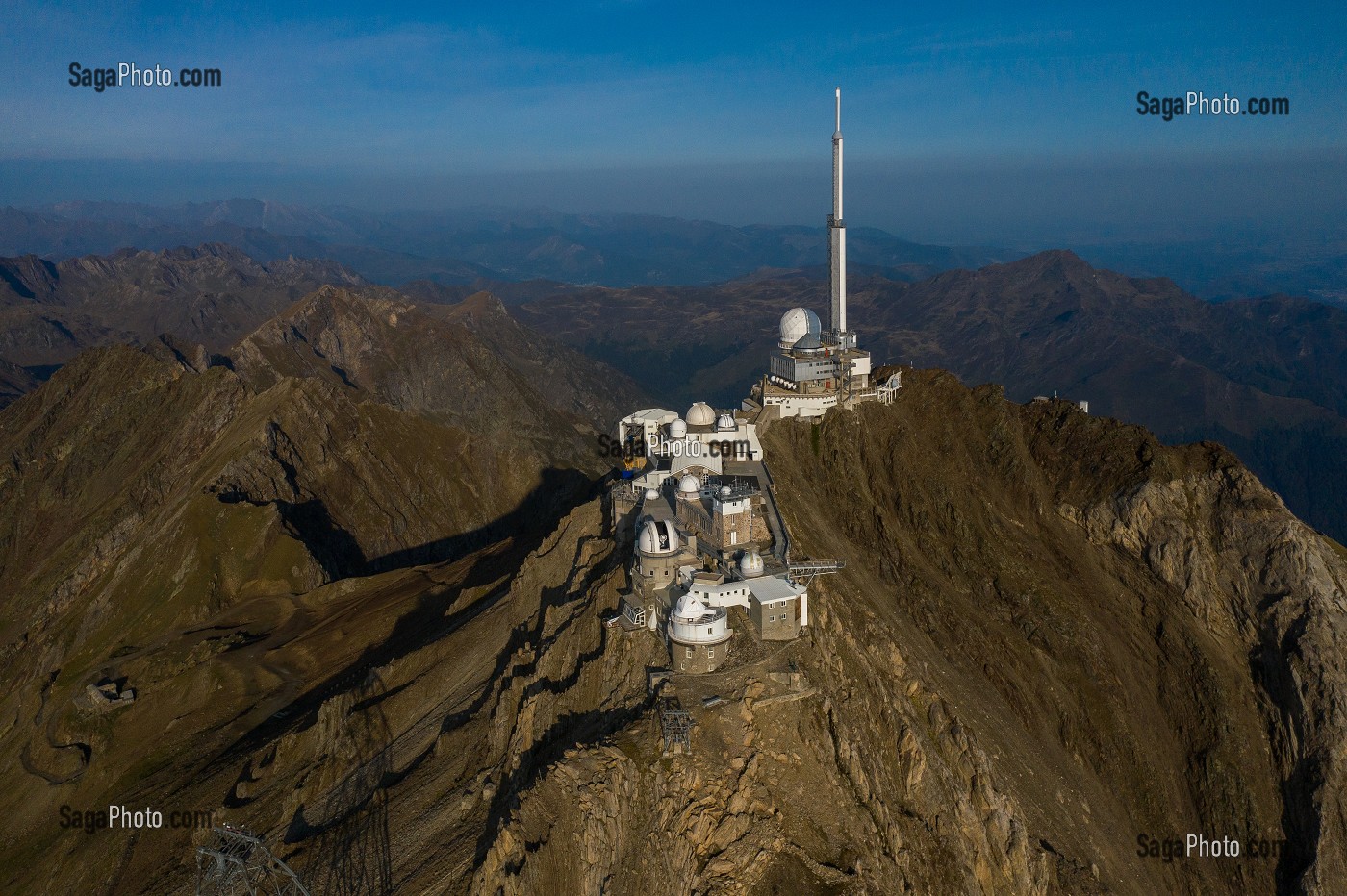 EMETTEUR DE TELEVISION, OBSERVATOIRE ET LES COUPOLES DU PIC DU MIDI DE BIGORRE, BAGNERES DE BIGORRE, HAUTES PYRENEES, MIDI PYRENEES, OCCITANIE, FRANCE 