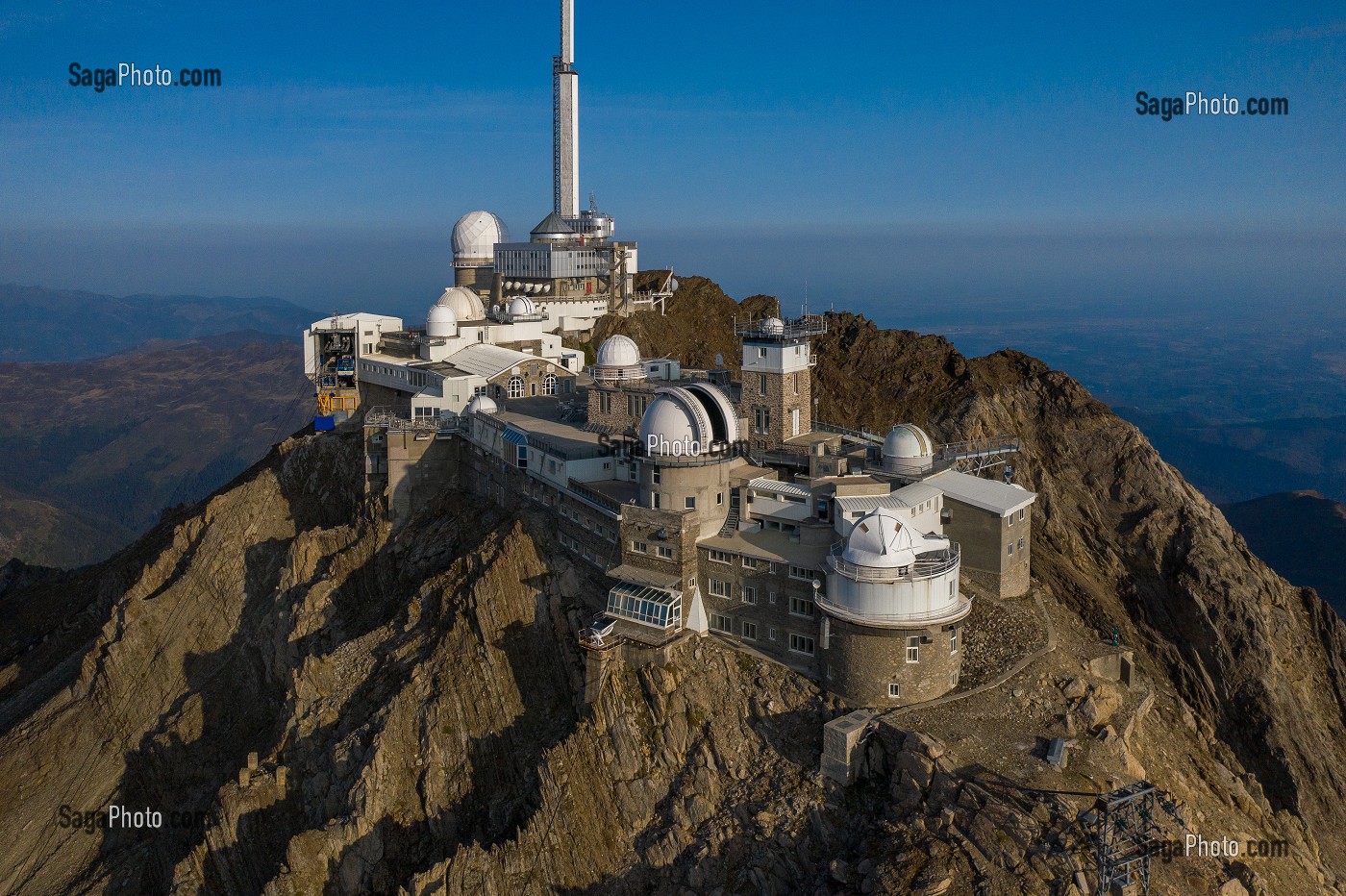 EMETTEUR DE TELEVISION, OBSERVATOIRE ET LES COUPOLES DU PIC DU MIDI DE BIGORRE, BAGNERES DE BIGORRE, HAUTES PYRENEES, MIDI PYRENEES, OCCITANIE, FRANCE 