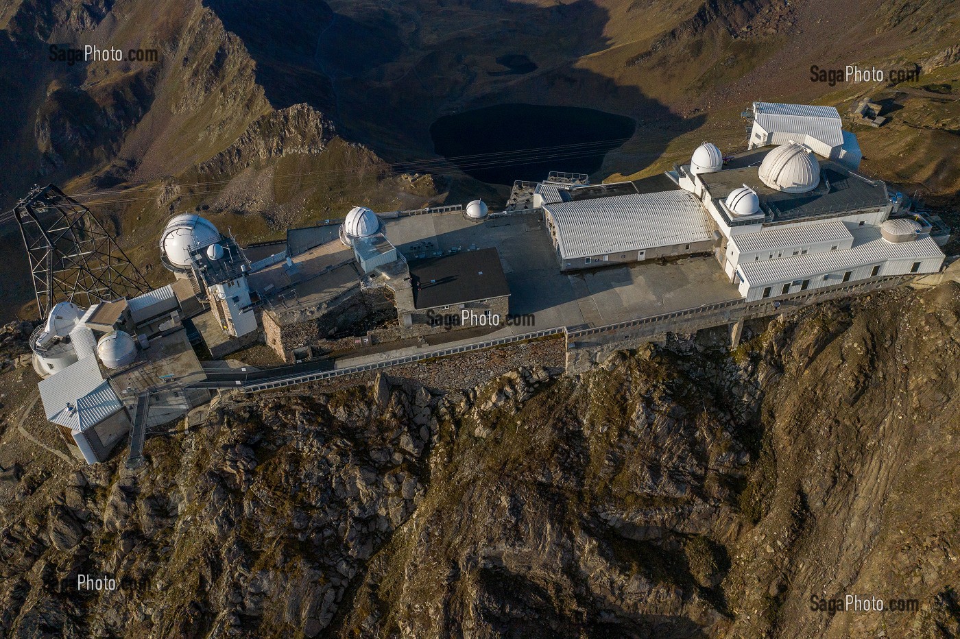 EMETTEUR DE TELEVISION, OBSERVATOIRE ET LES COUPOLES DU PIC DU MIDI DE BIGORRE, BAGNERES DE BIGORRE, HAUTES PYRENEES, MIDI PYRENEES, OCCITANIE, FRANCE 