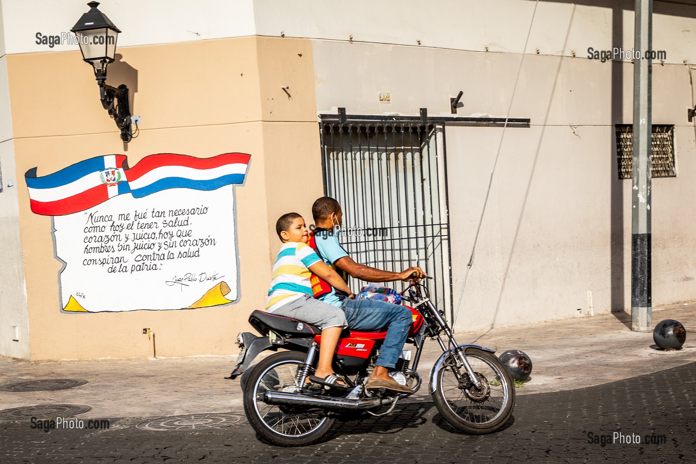 TAXI MOTO, QUARTIER COLONIAL, CLASSE AU PATRIMOINE MONDIAL DE L'UNESCO, SAINT DOMINGUE, SANTO DOMINGO, REPUBLIQUE DOMINICAINE 