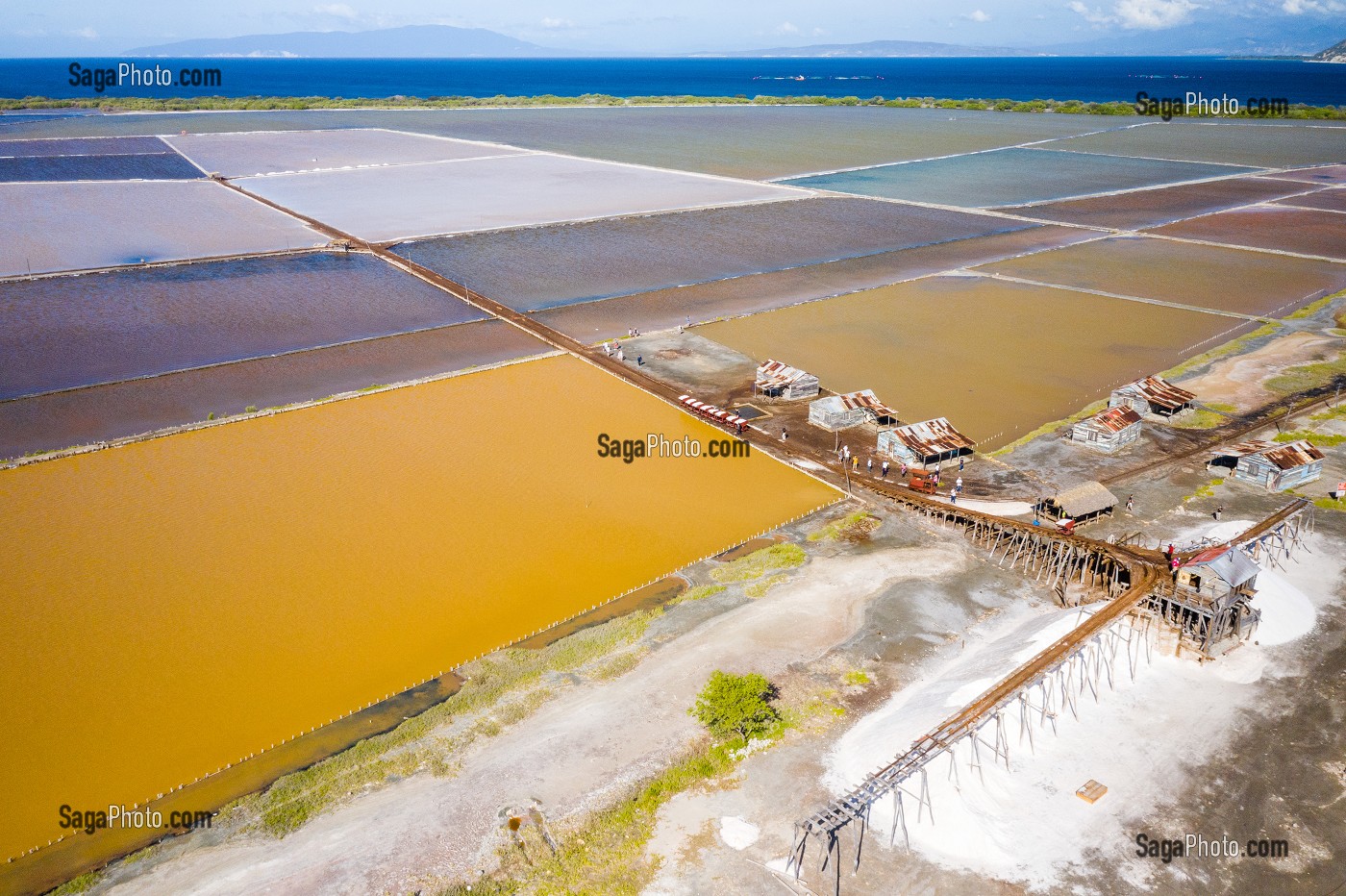 MARAIS SALANTS, SALINES DE BANI, SALINAS DE BANI, PENINSULE DE LAS CALDERAS, REPUBLIQUE DOMINICAINE 