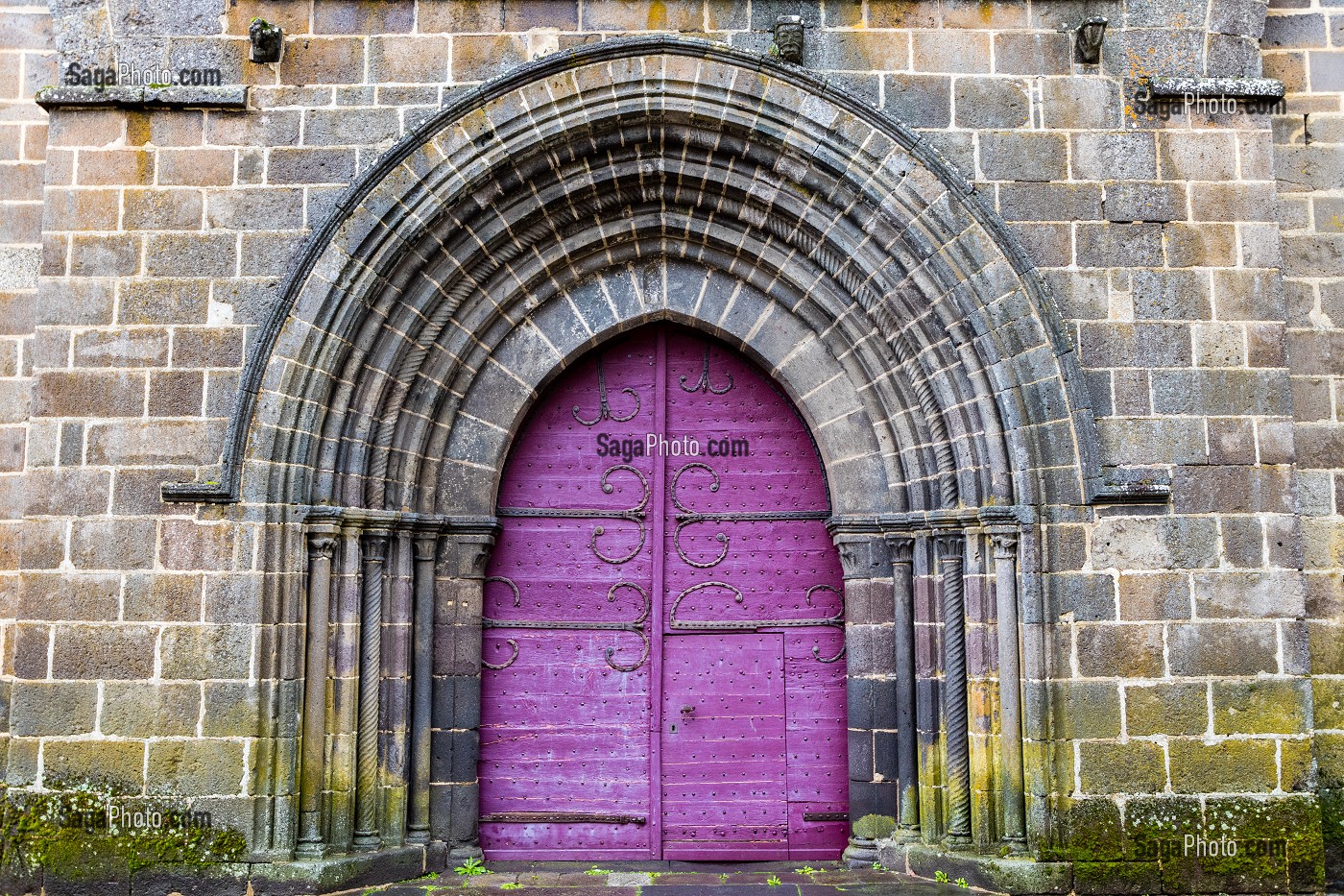 COLLEGIALE NOTRE DAME, HERMENT, (63) PUY DE DOME, AUVERGNE 