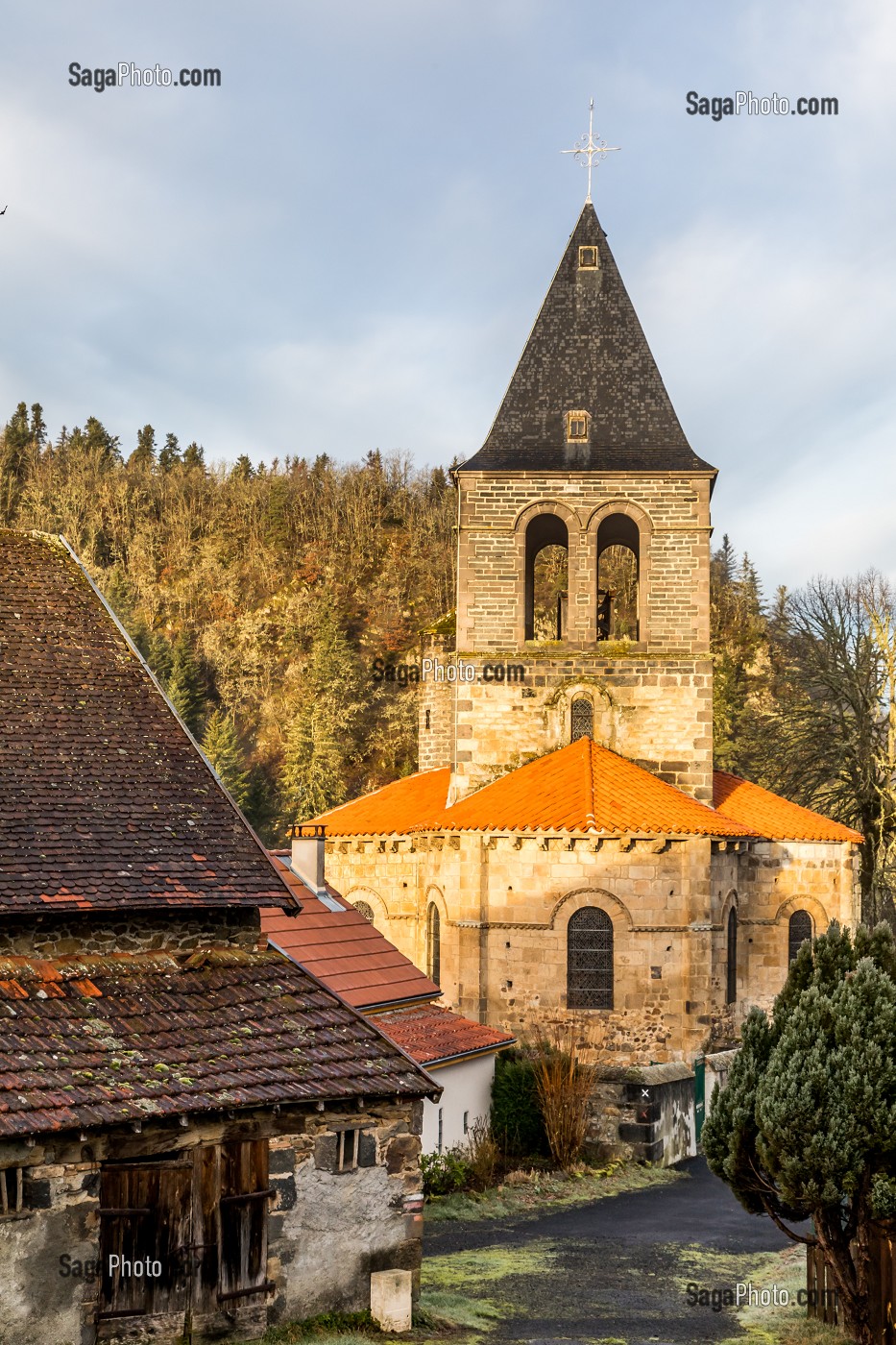 EGLISE DE MONTFERMY, (63) PUY DE DOME, AUVERGNE 