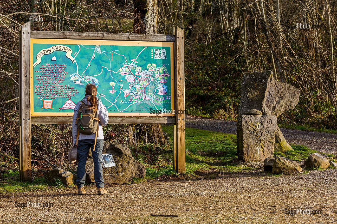 CHEMIN FAIS'ART, SCULPTURES MONUMENTALES EN PIERRE DE VOLVIC DE GILLES PEREZ, CHAPDES BEAUFORT, (63) PUY DE DOME, AUVERGNE 