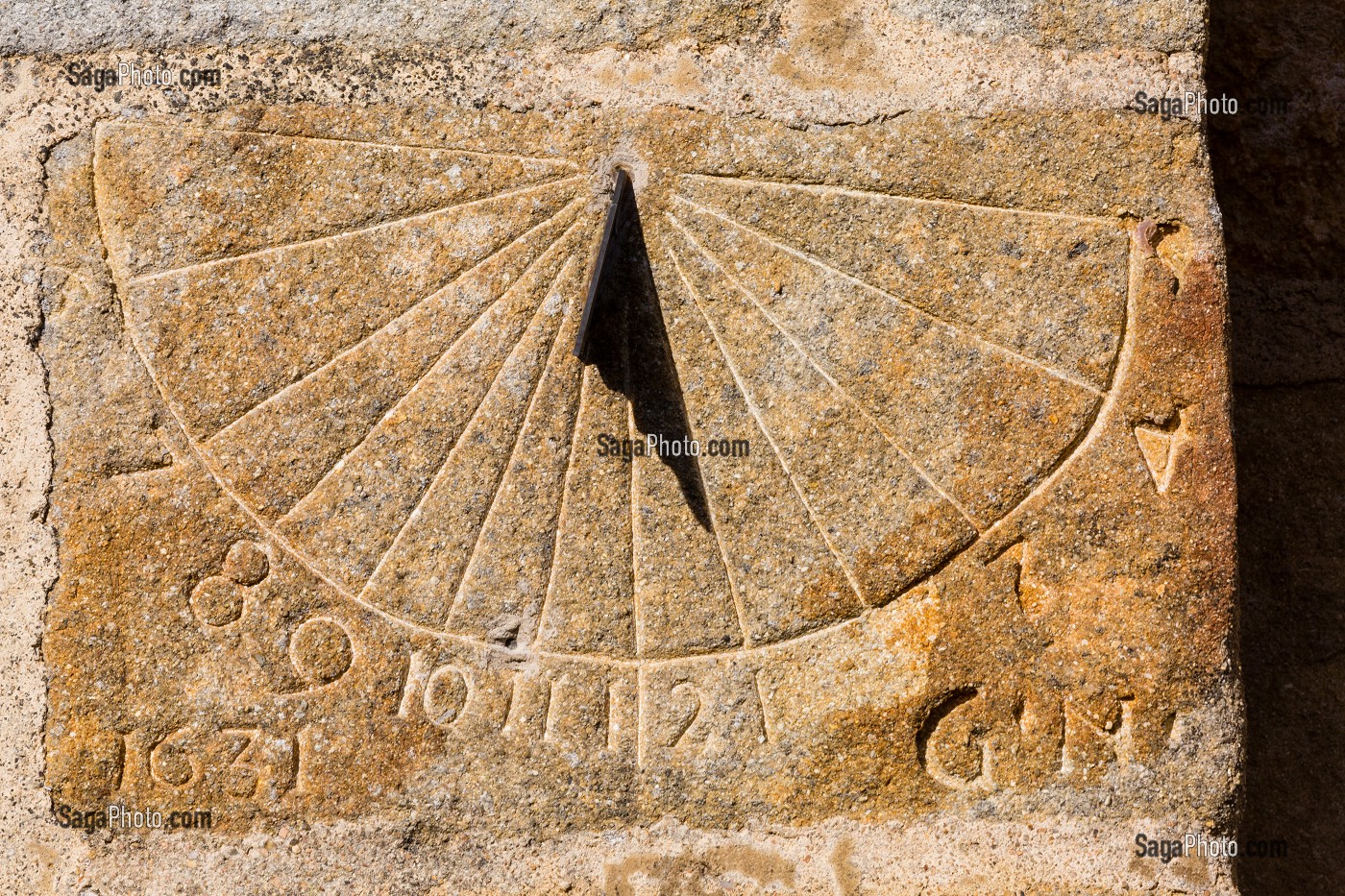 CADRAN SOLAIRE, EGLISE DE BIOLLET, (63) PUY DE DOME, AUVERGNE 