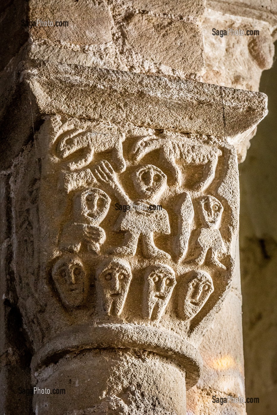 CHAPITEAUX DE L’EGLISE DE BIOLLET, (63) PUY DE DOME, AUVERGNE 