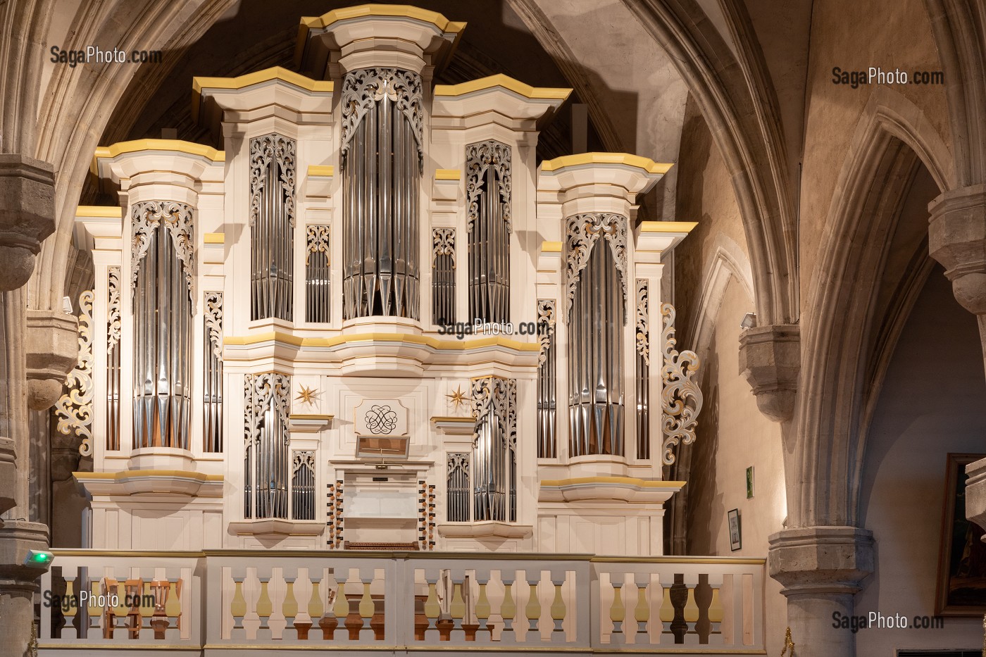 ORGUE DE BACH, EGLISE SAINT-MICHEL, PONTAUMUR, COMBRAILLES, (63) PUY DE DOME, AUVERGNE 