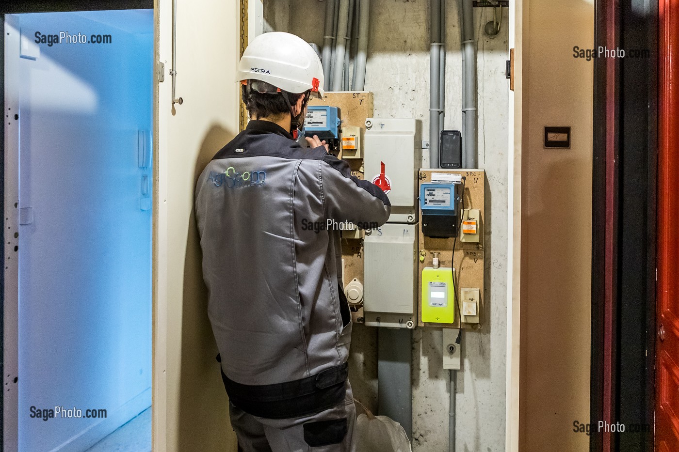 MISE EN SERVICE, REMPLACEMENT COMPTEUR ELECTRIQUE PAR COMPTEUR LINKY, CHARENTON LE PONT (94), VAL DE MARNE, ILE DE FRANCE, FRANCE, EUROPE 