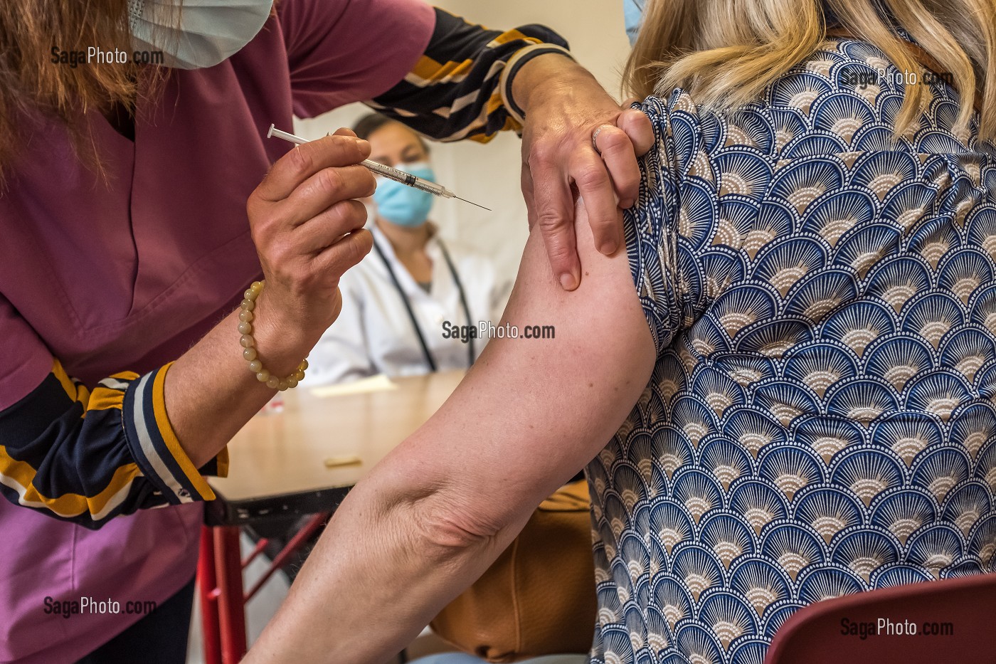 VACCINATION, CENTRE DE VACCINATION COVID 19, GYMNASE, LES SABLES D'OLONNE, VENDEE, PAYS DE LOIRE, FRANCE, EUROPE 