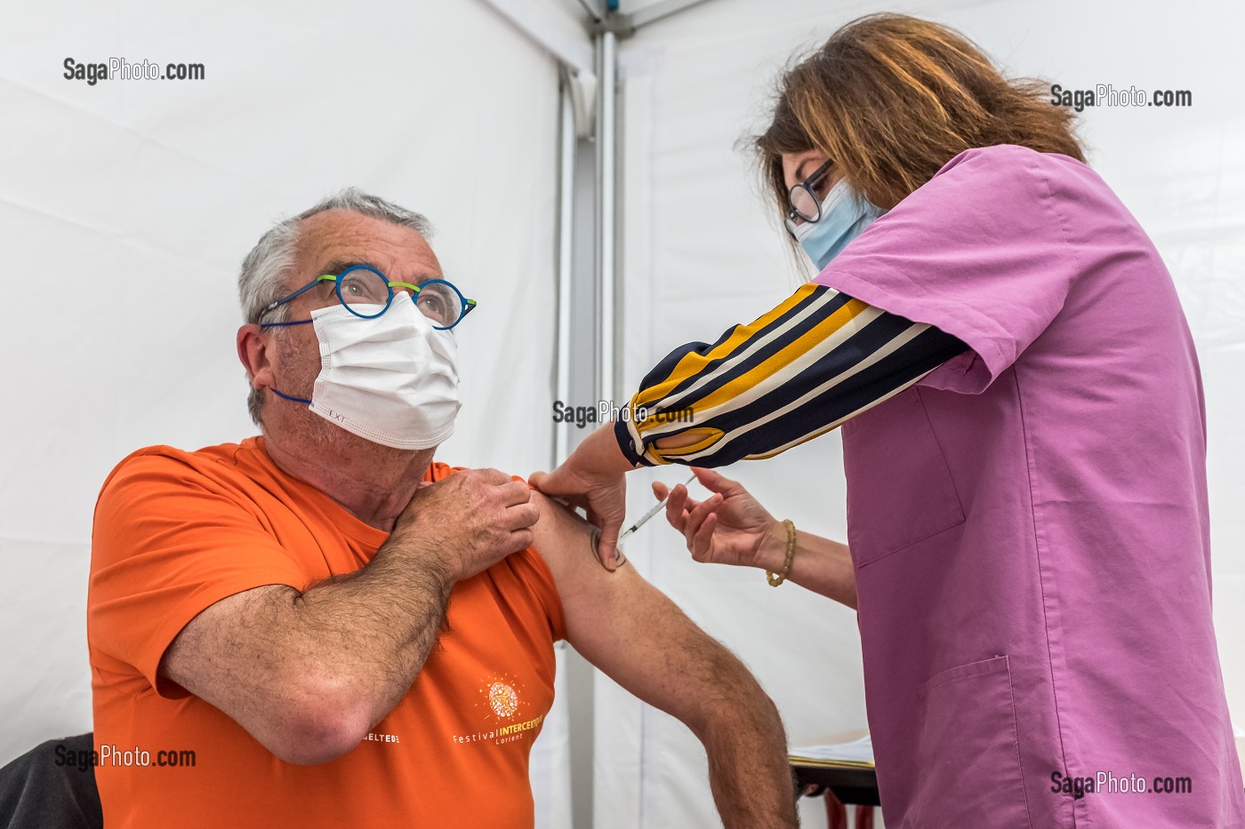 VACCINATION, CENTRE DE VACCINATION COVID 19, GYMNASE, LES SABLES D'OLONNE, VENDEE, PAYS DE LOIRE, FRANCE, EUROPE 