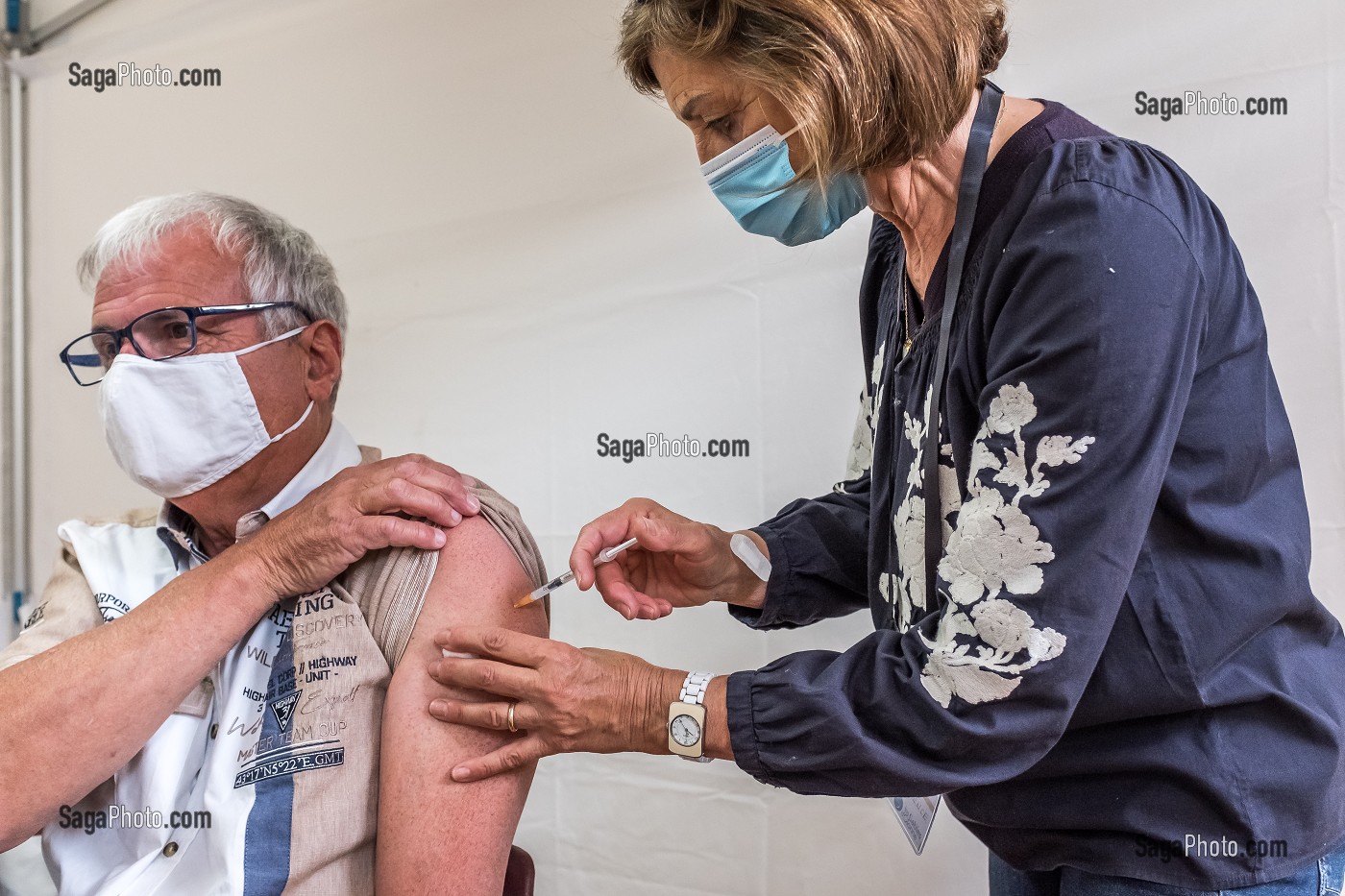 VACCINATION, CENTRE DE VACCINATION COVID 19, GYMNASE, LES SABLES D'OLONNE, VENDEE, PAYS DE LOIRE, FRANCE, EUROPE 