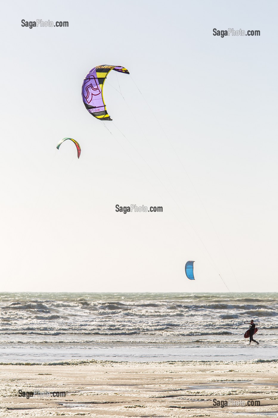 ILLUSTRATION KITESURF, PLAGE DE CAYEUX SUR MER, SOMME, PICARDIE, HAUT DE FRANCE, FRANCE, EUROPE 