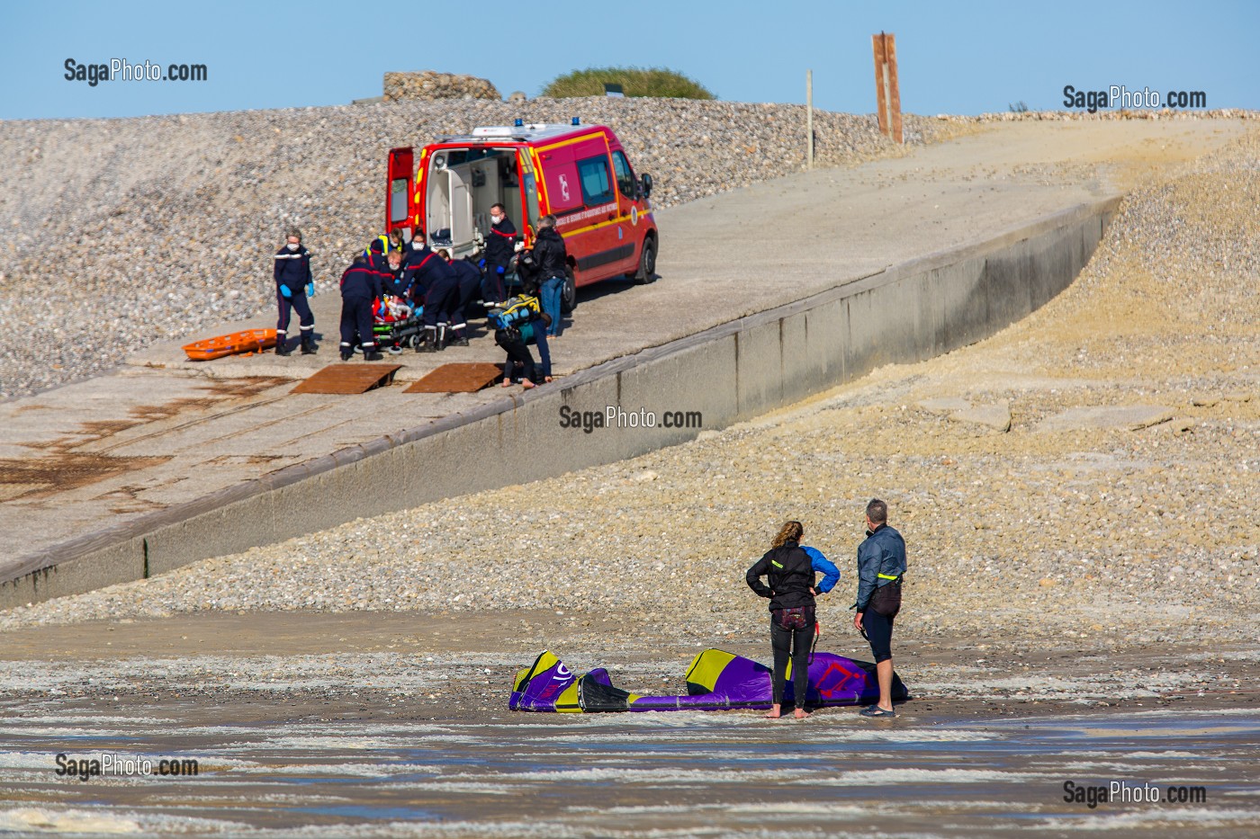 ILLUSTRATION ACCIDENT DE KITESURF, PLAGE DE AULT, SOMME, PICARDIE, HAUT DE FRANCE, FRANCE, EUROPE 