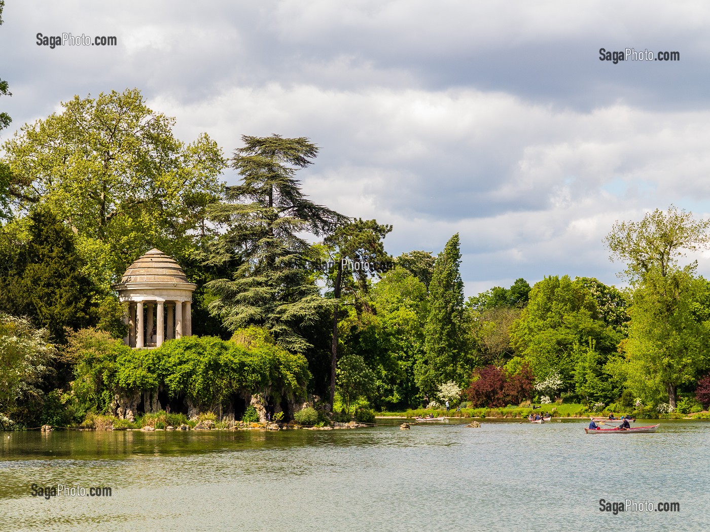 LAC ET ROTONDE, LAC DAUMESNIL, BOIS DE VINCENNES, PARIS, ILE DE FRANCE, FRANCE, EUROPE 