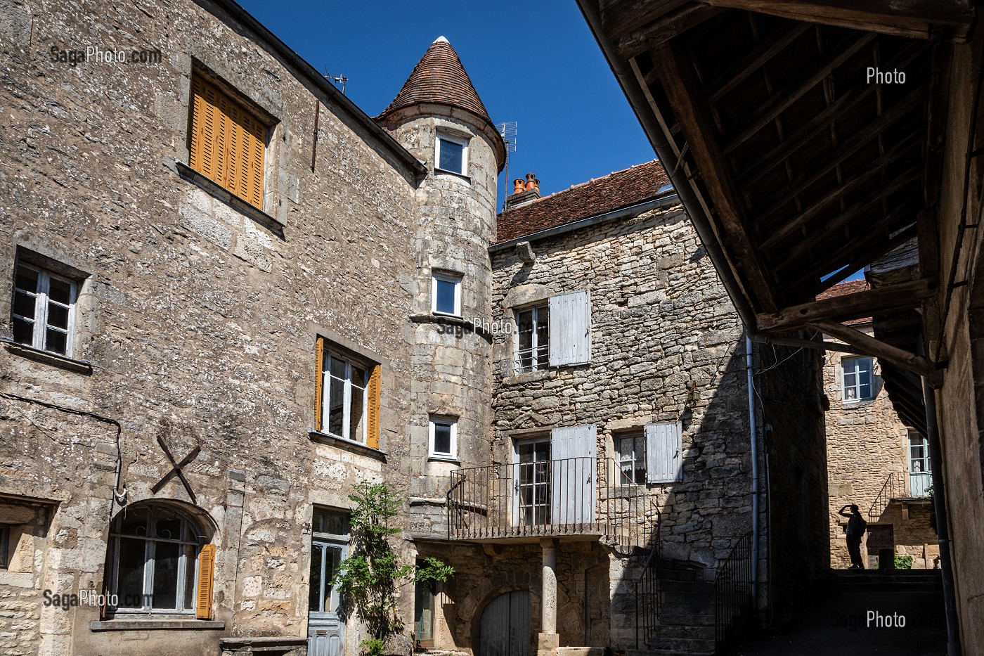 MAISON A TOURELLE, RUELLE, FLAVIGNY SUR OZERAIN, (21) COTE-D'OR, BOURGOGNE, FRANCE 