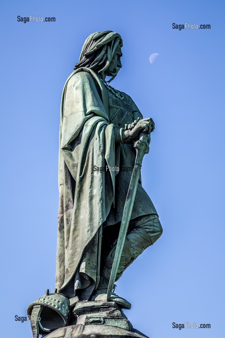 STATUE EN CUIVRE DE VERCINGETORIX, ALISE SAINTE REINE, ALESIA, (21) COTE-D'OR, BOURGOGNE, FRANCE 