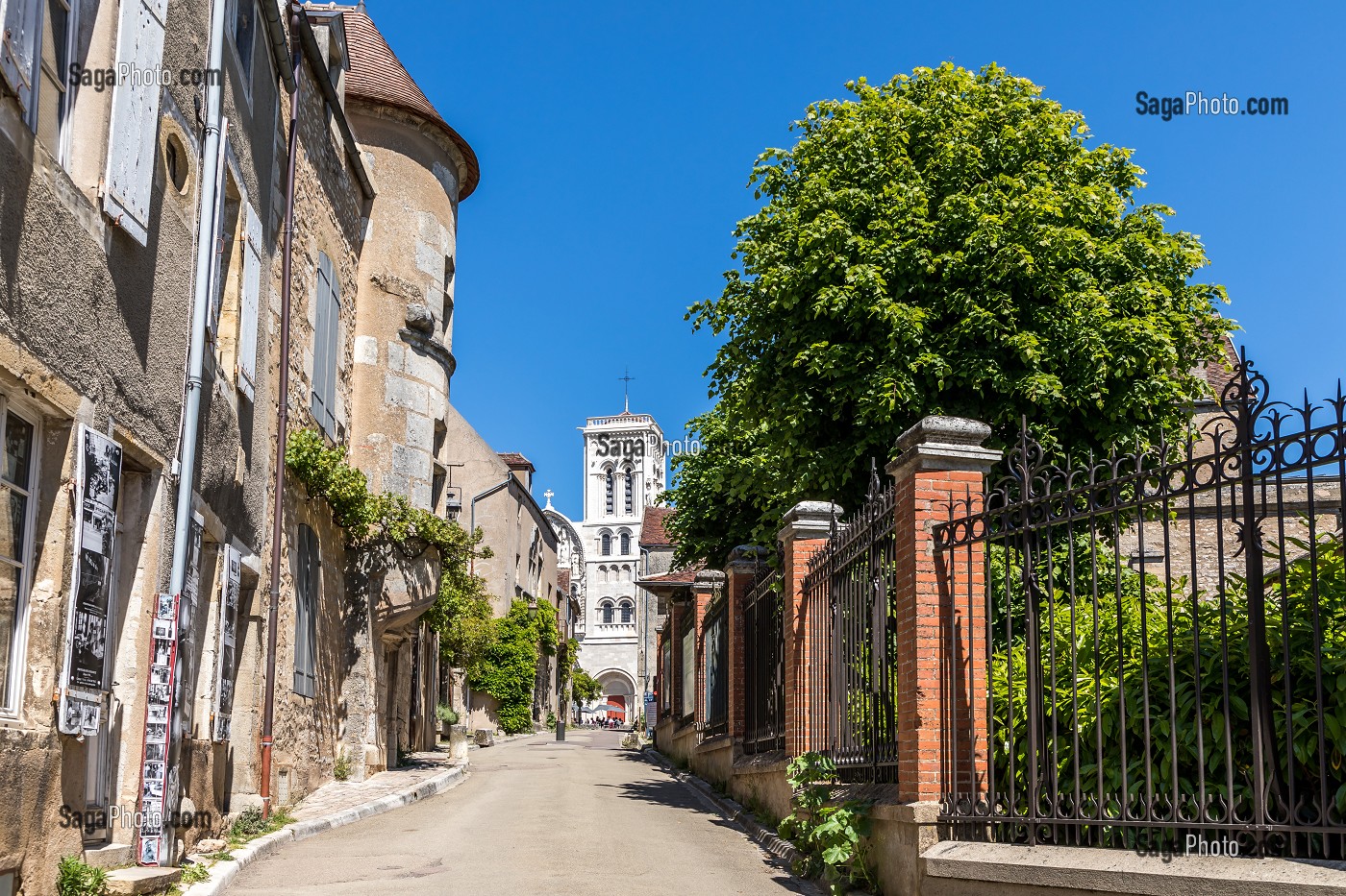 VILLAGE ET COLLINE ETERNELLE DE VEZELAY, (89) YONNE, BOURGOGNE, FRANCE 