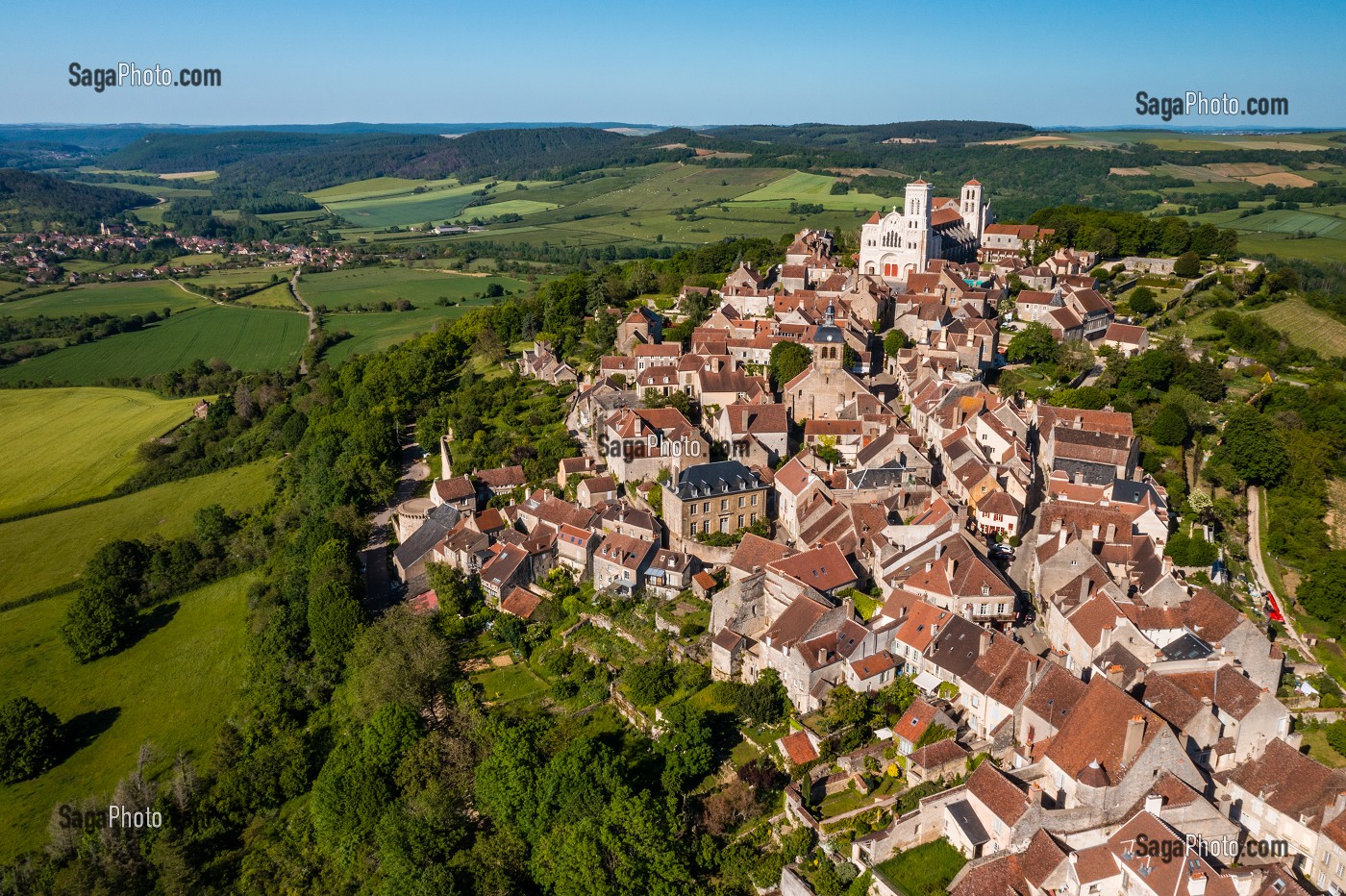 VILLAGE ET COLLINE ETERNELLE DE VEZELAY, (89) YONNE, BOURGOGNE, FRANCE 