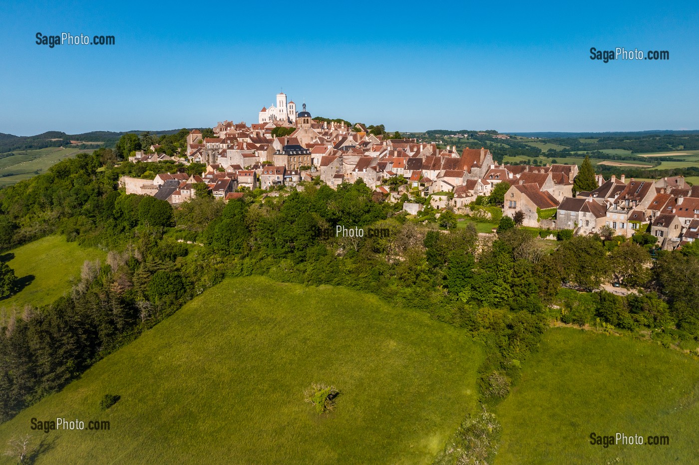 VILLAGE ET COLLINE ETERNELLE DE VEZELAY, (89) YONNE, BOURGOGNE, FRANCE 