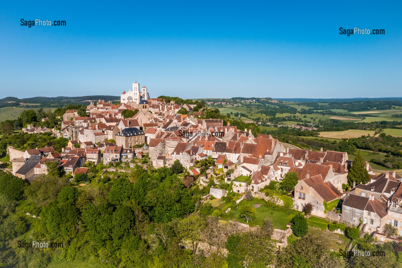 VILLAGE ET COLLINE ETERNELLE DE VEZELAY, (89) YONNE, BOURGOGNE, FRANCE 